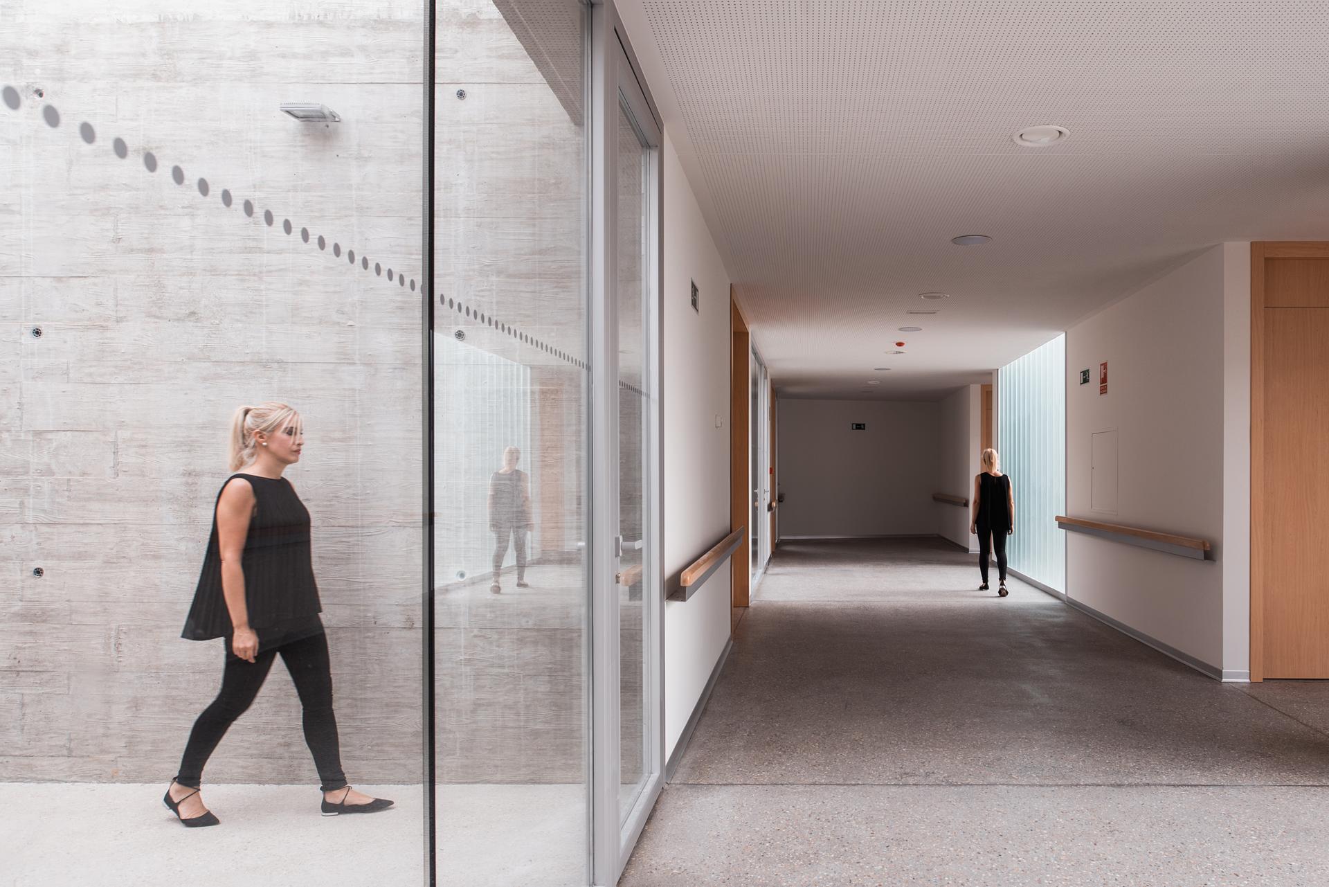 Day Care Center for People with Alzheimer's Disease - image 11
