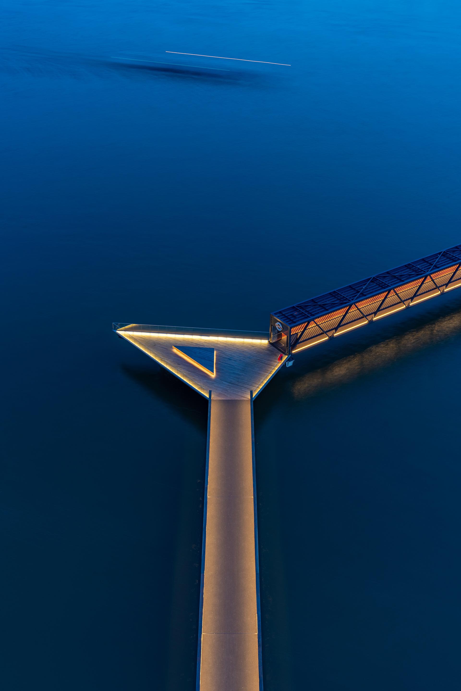 Royal Wharf Pier - image 2