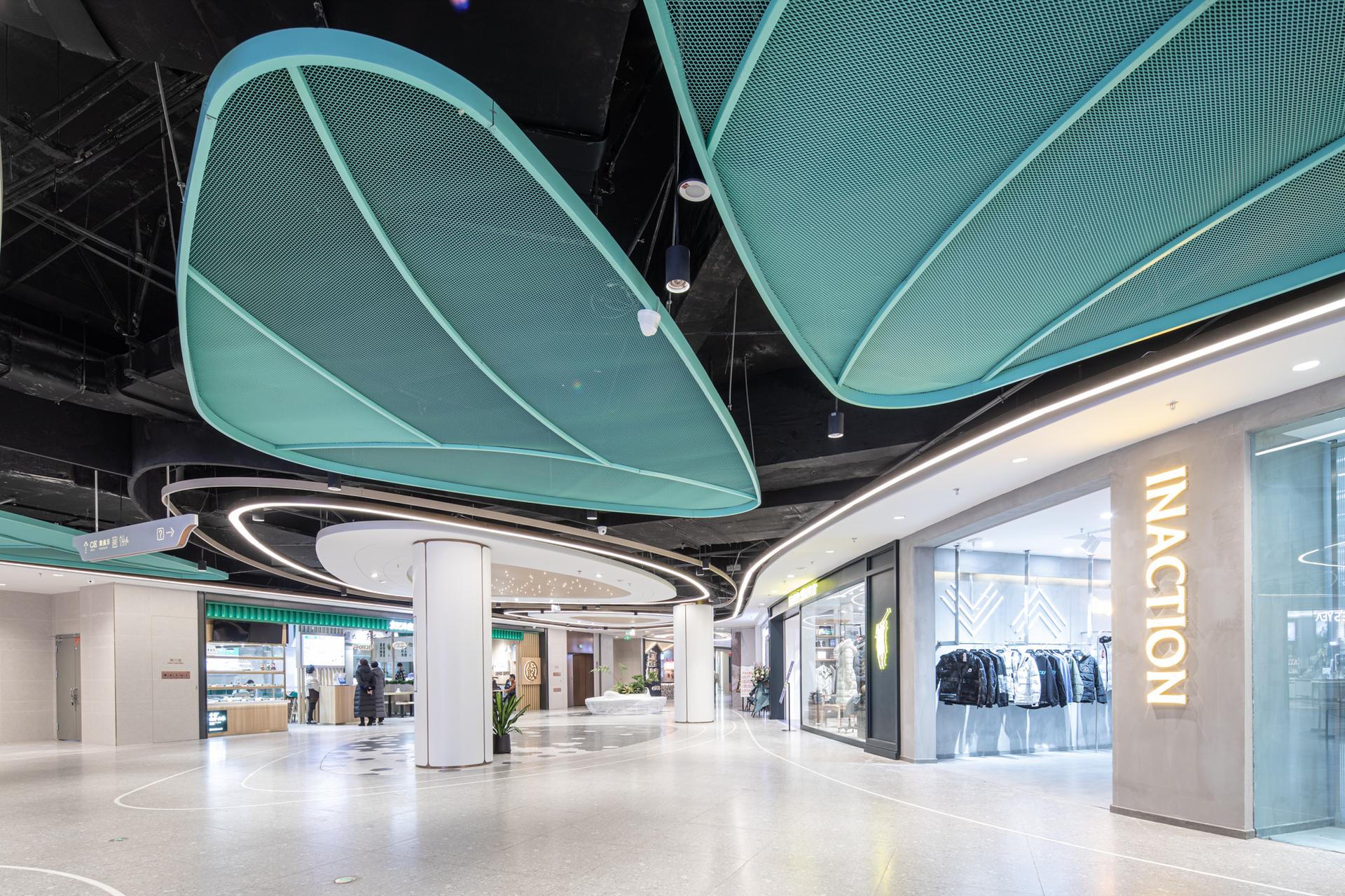The Oval Shopping Center - image 4