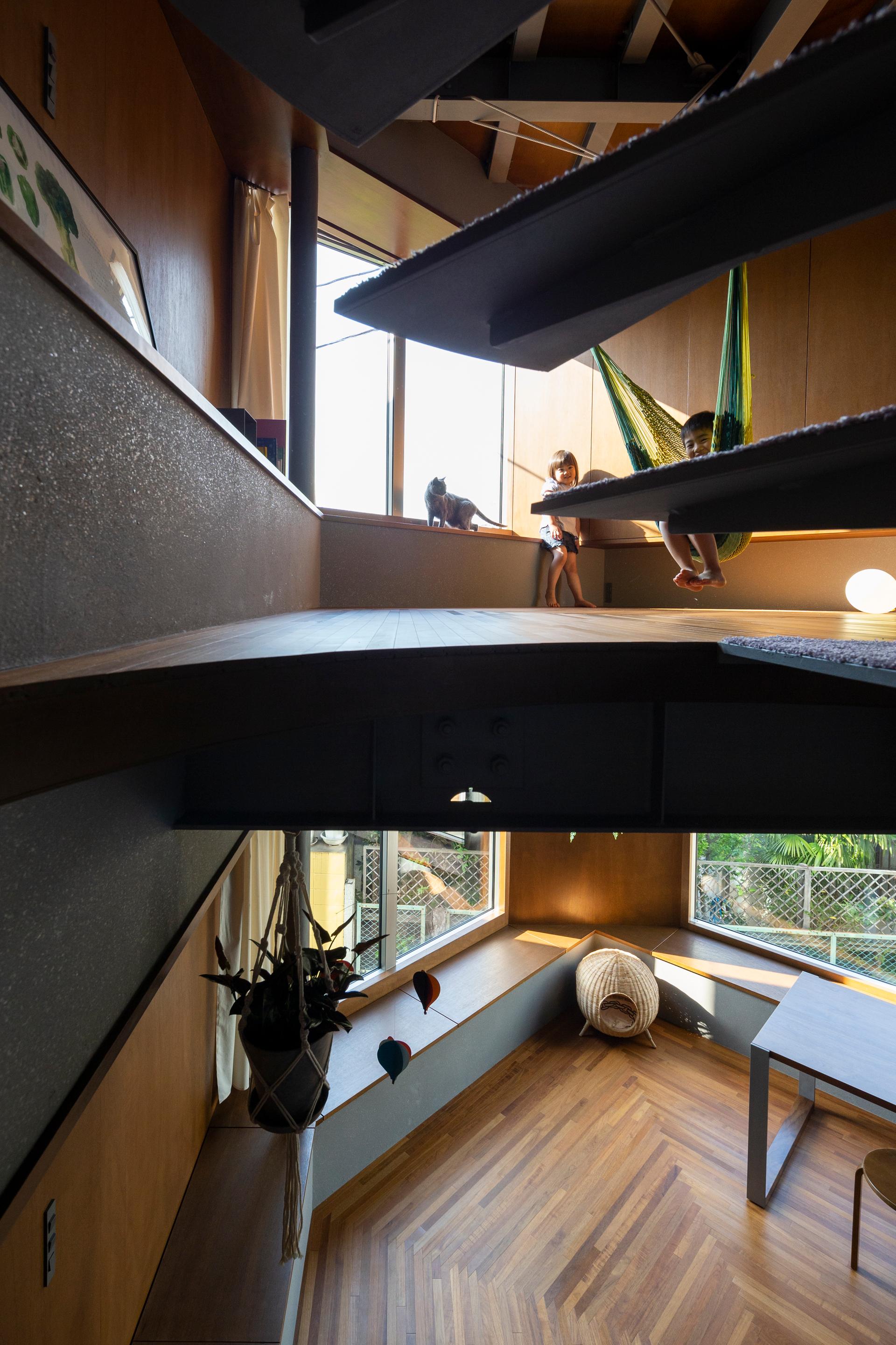 BAY WINDOW TOWER HOUSE - image 12