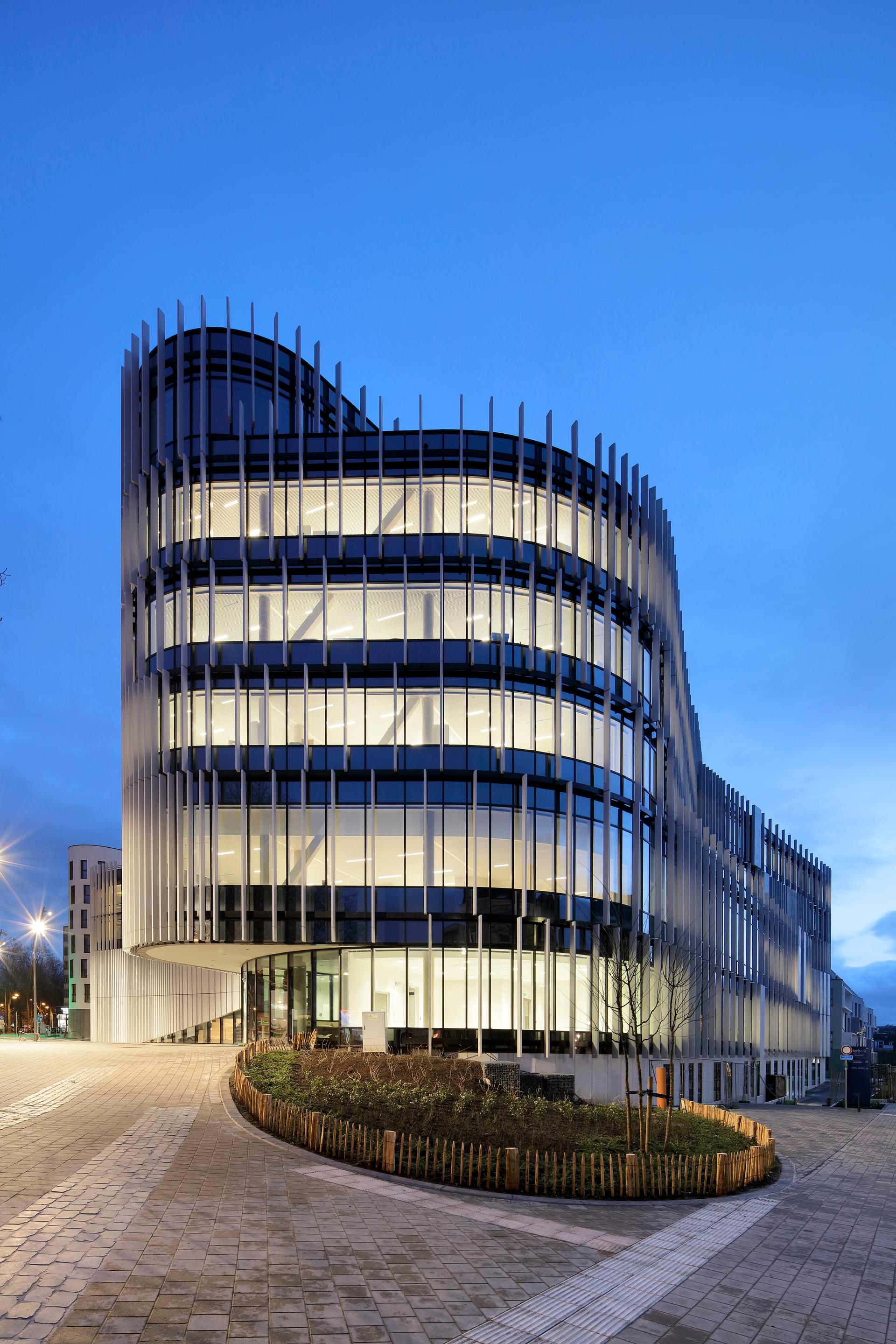 ETTERBEEK CITY HALL - image 15