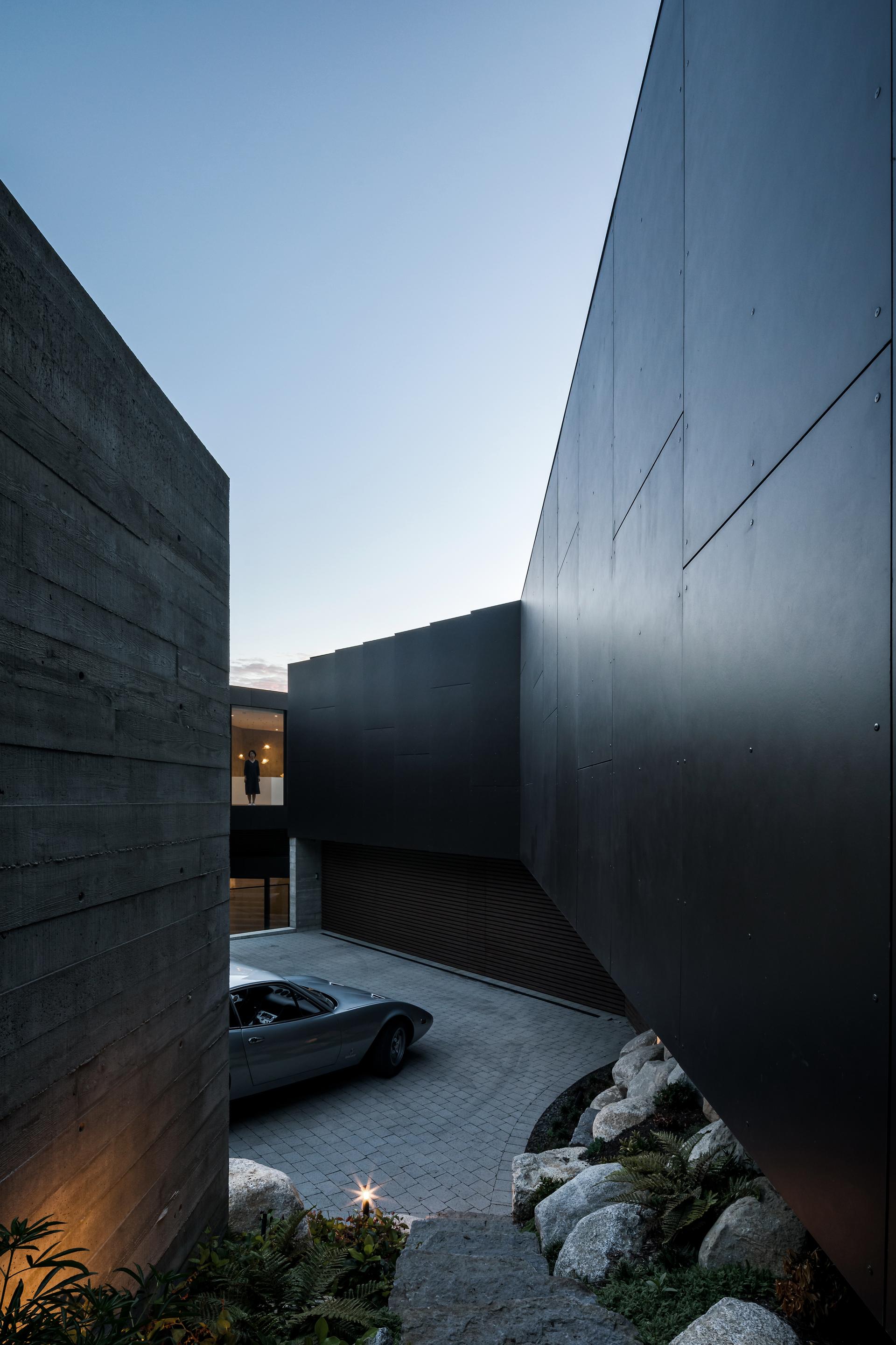 BlackCliff House - image 3