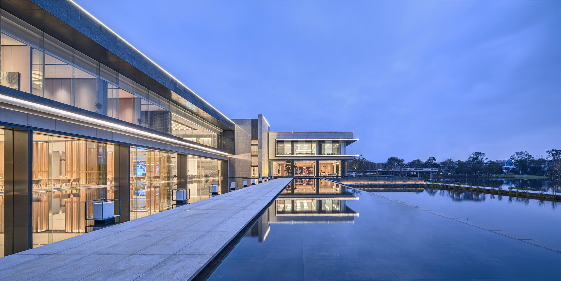 Snail Bay Center