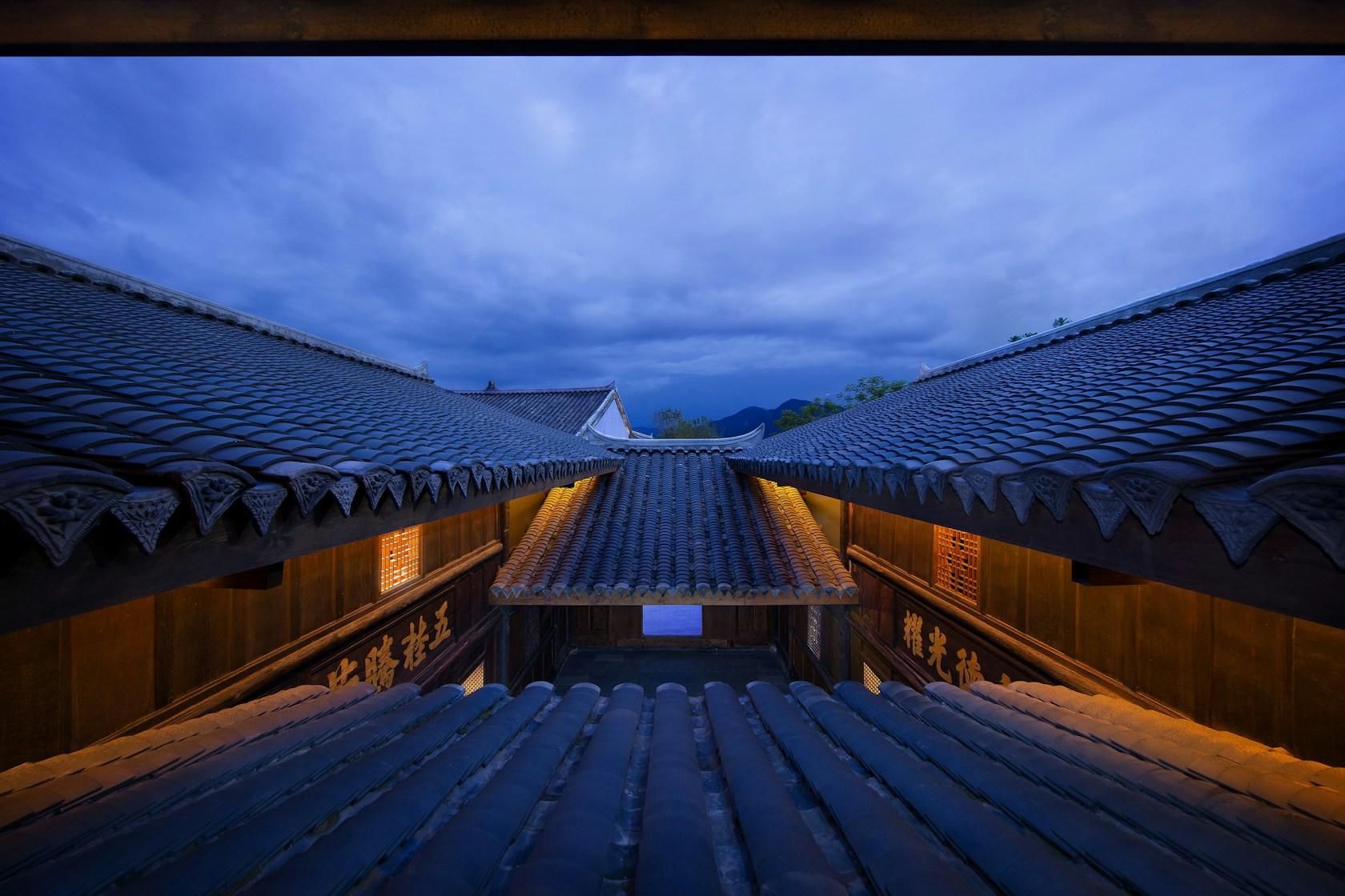 Qionghai Lake 17° General Hall Hotel