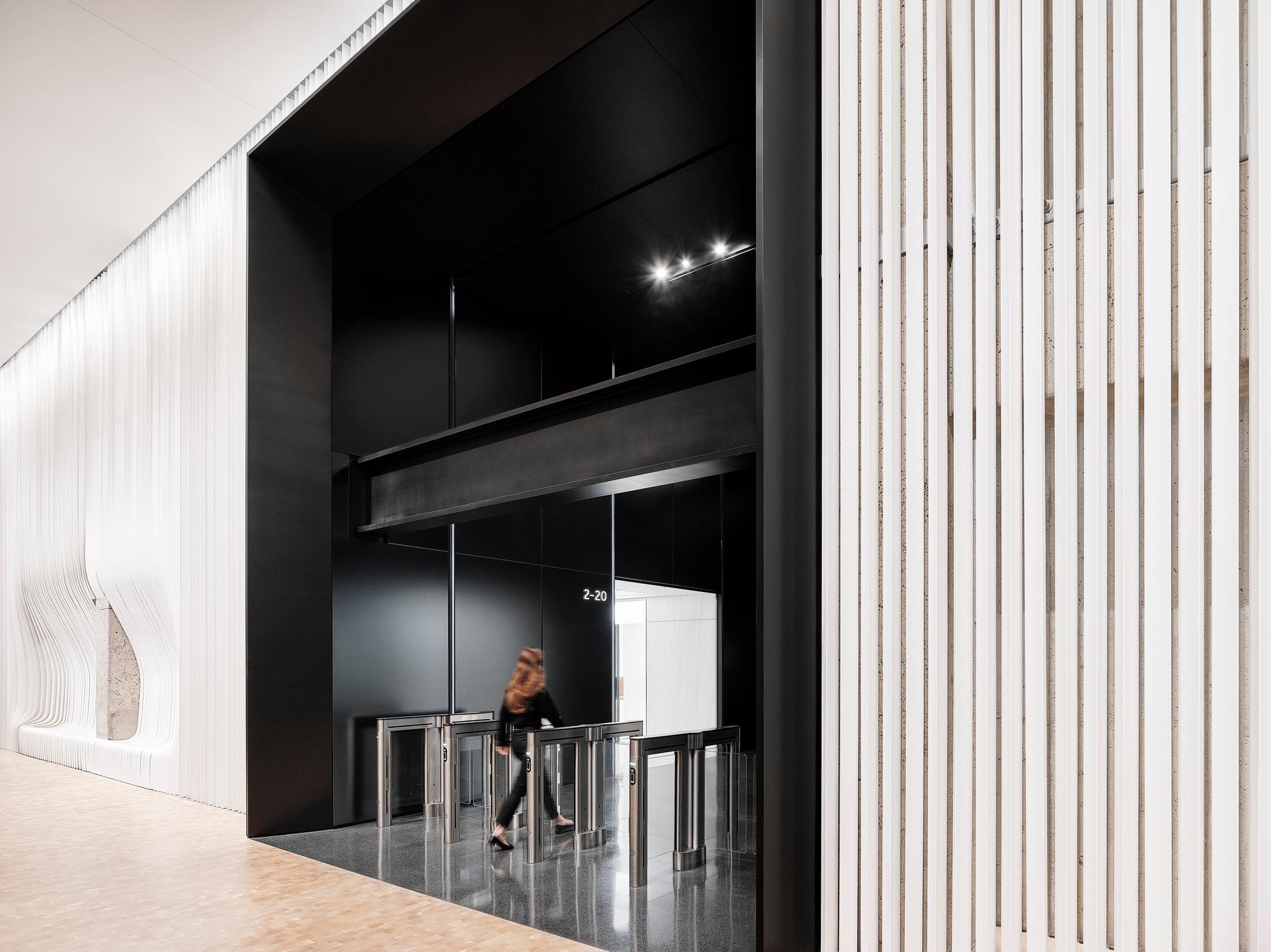 One Embarcadero Center Lobby - image 3