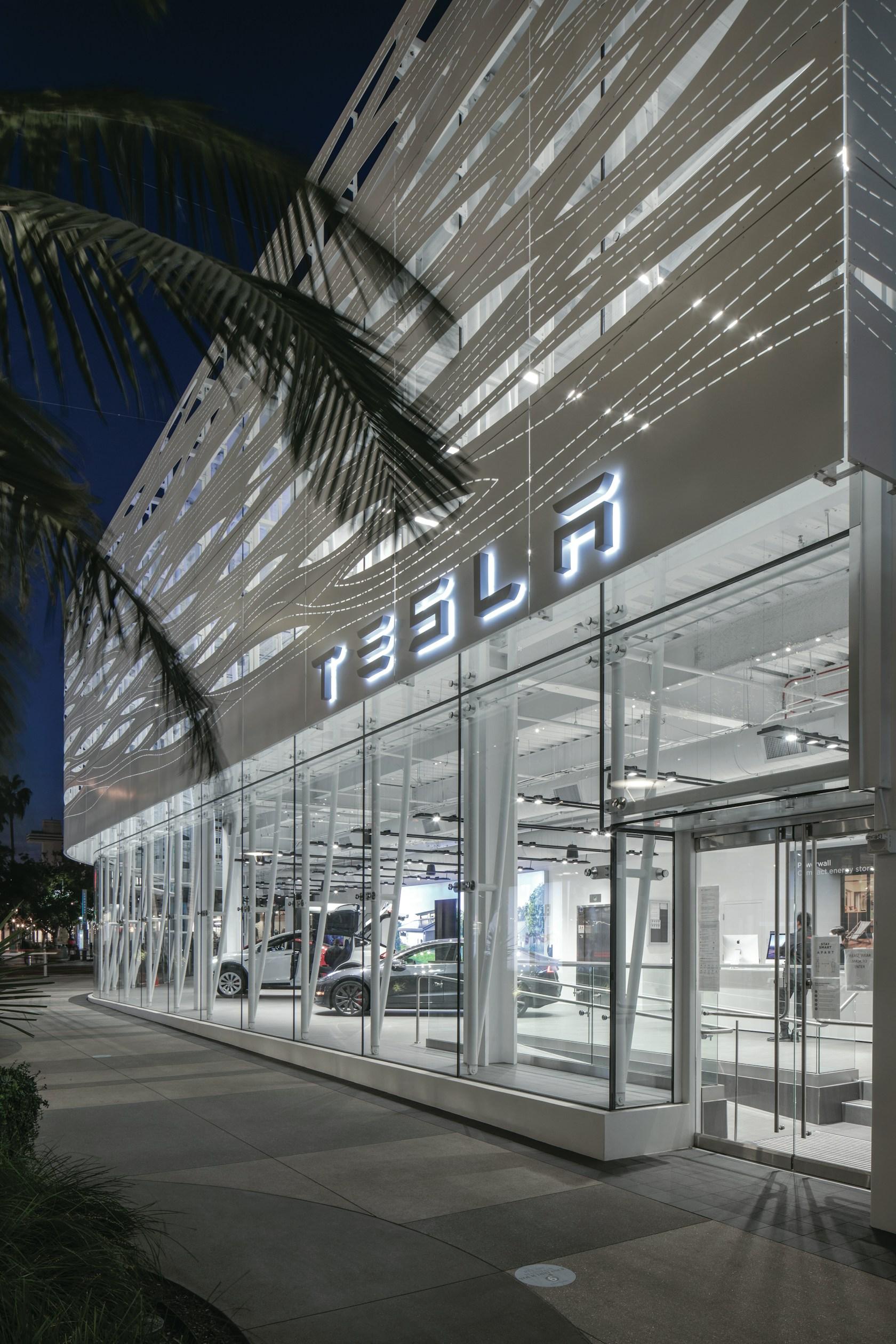 Tesla Santa Monica Showroom Façade - image 4