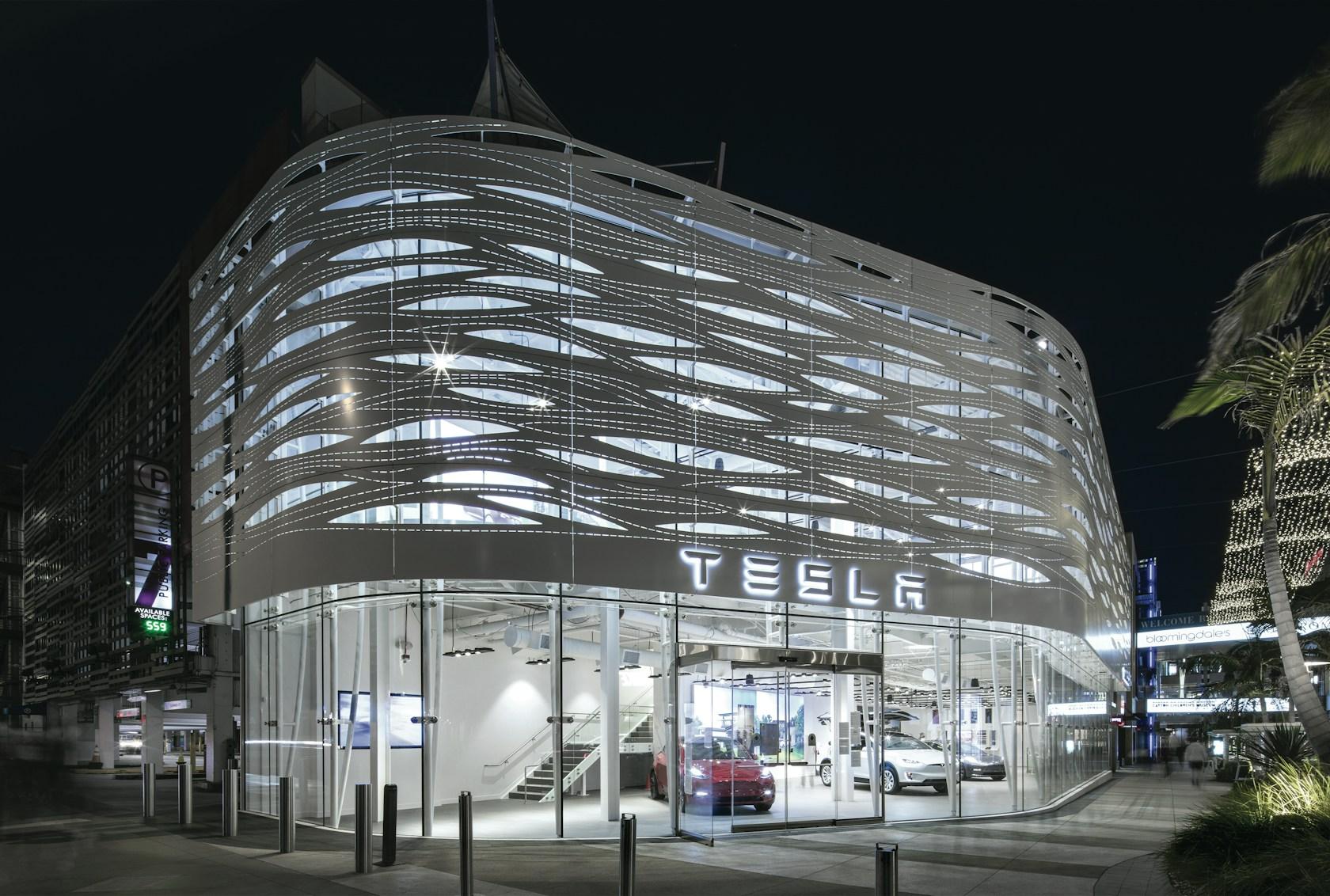Tesla Santa Monica Showroom Façade - image 5