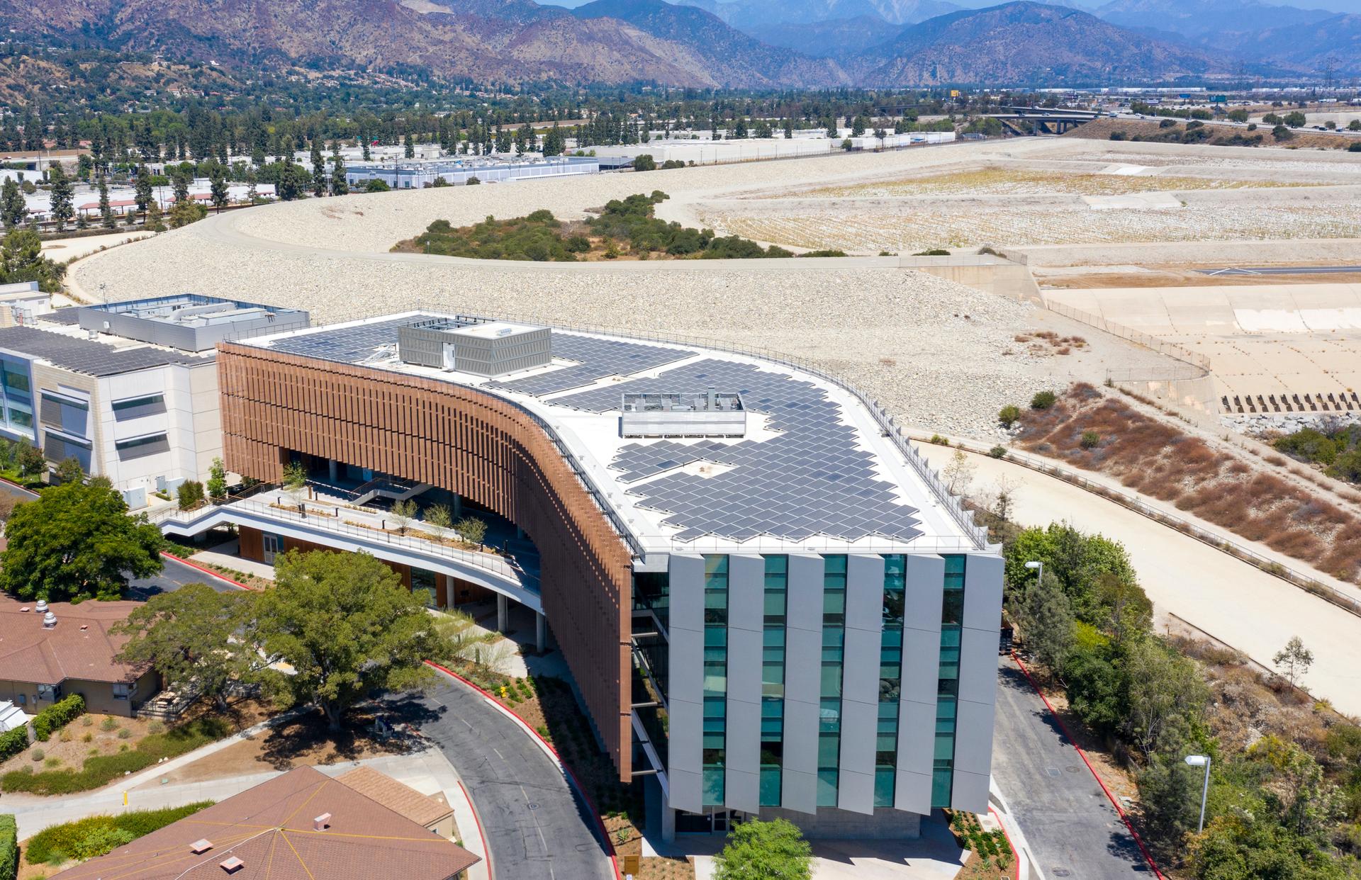 The City of Hope Medical and Administrative Leadership Pavilion - image 2