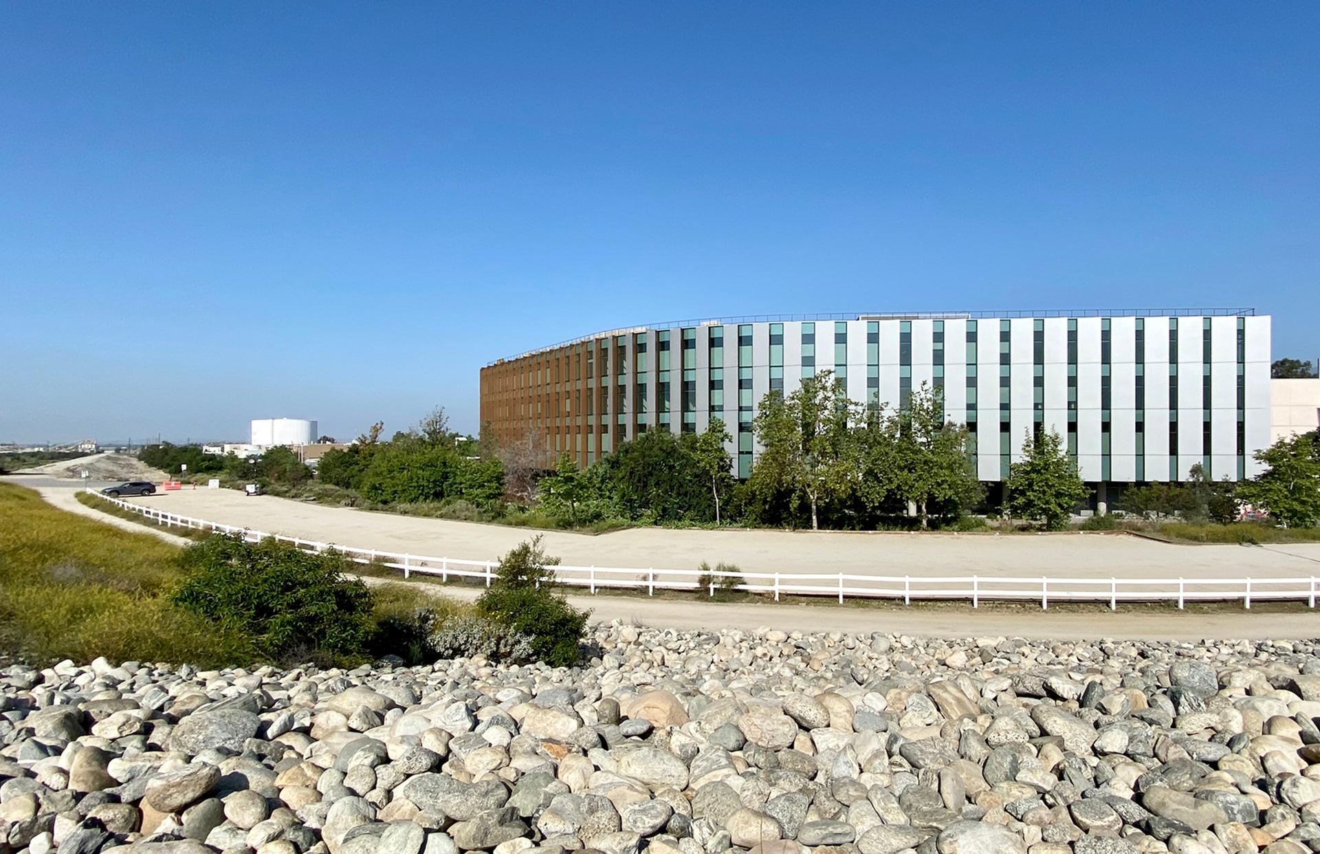 The City of Hope Medical and Administrative Leadership Pavilion - image 3