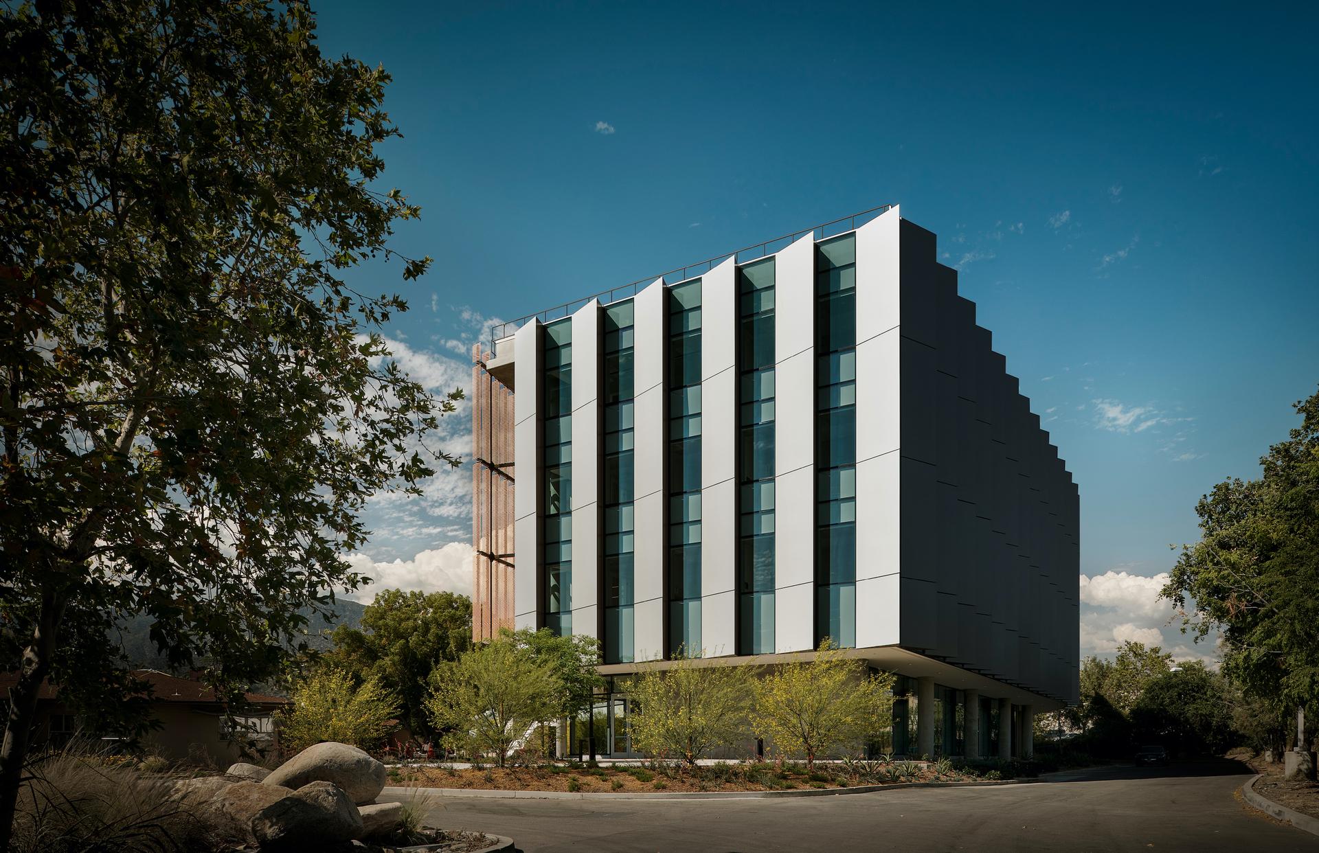 The City of Hope Medical and Administrative Leadership Pavilion - image 4