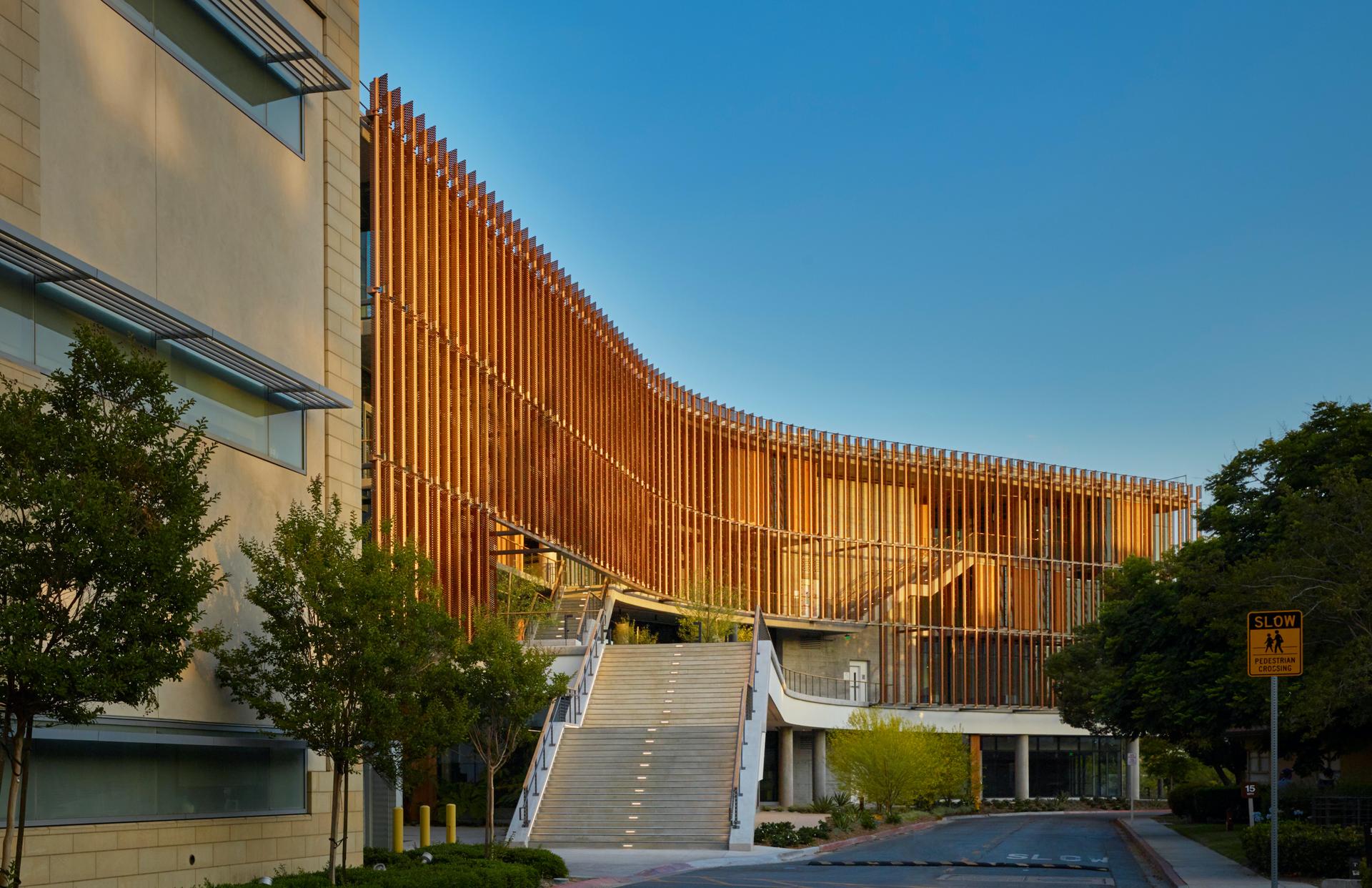 The City of Hope Medical and Administrative Leadership Pavilion - image 8
