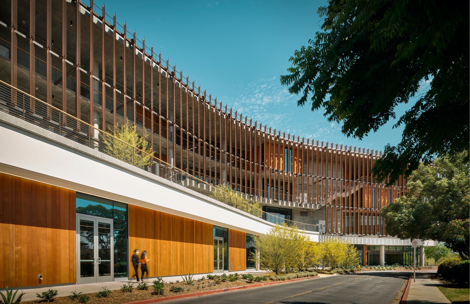 The City of Hope Medical and Administrative Leadership Pavilion - image 9