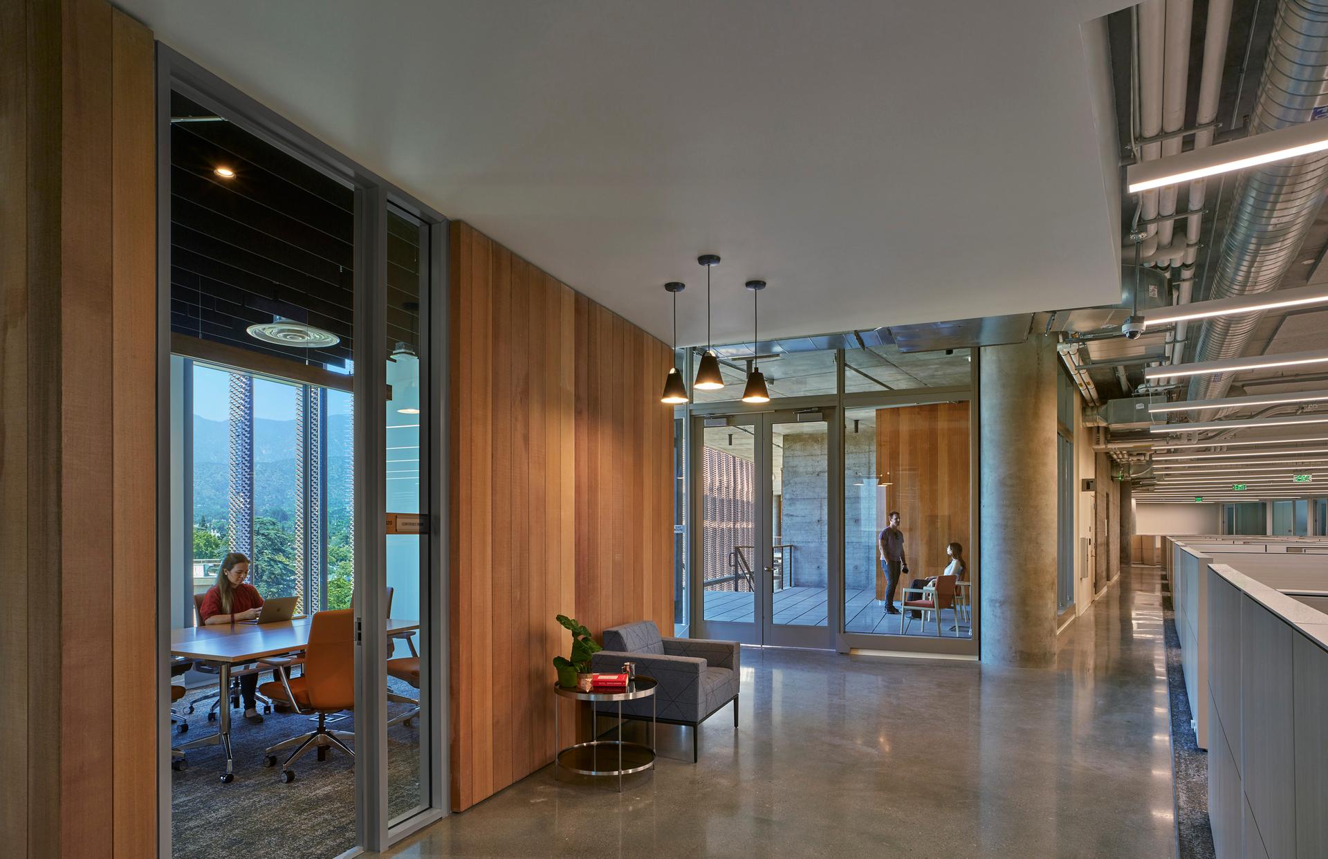 The City of Hope Medical and Administrative Leadership Pavilion - image 12