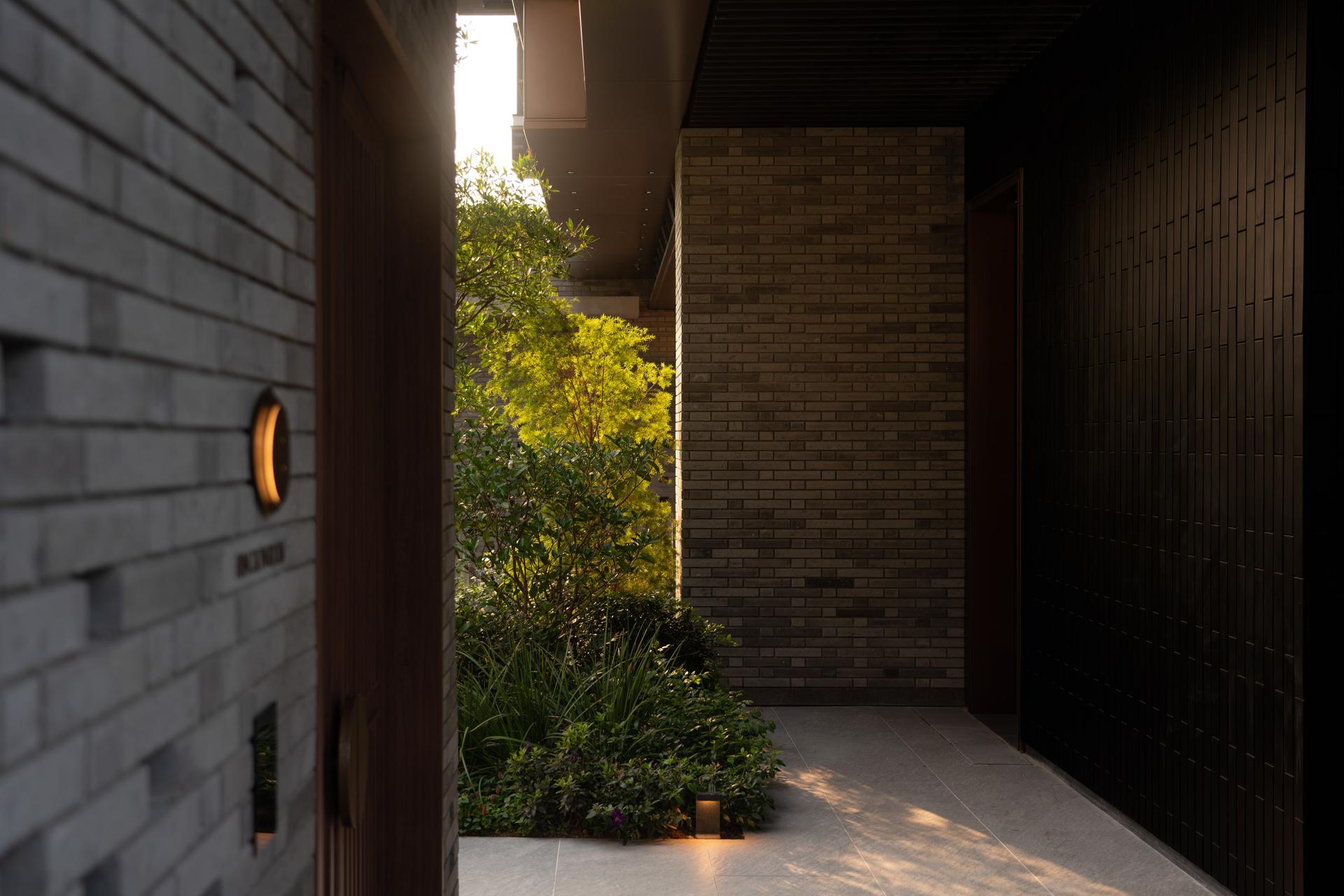 Yíshè at Atrium House - image 8
