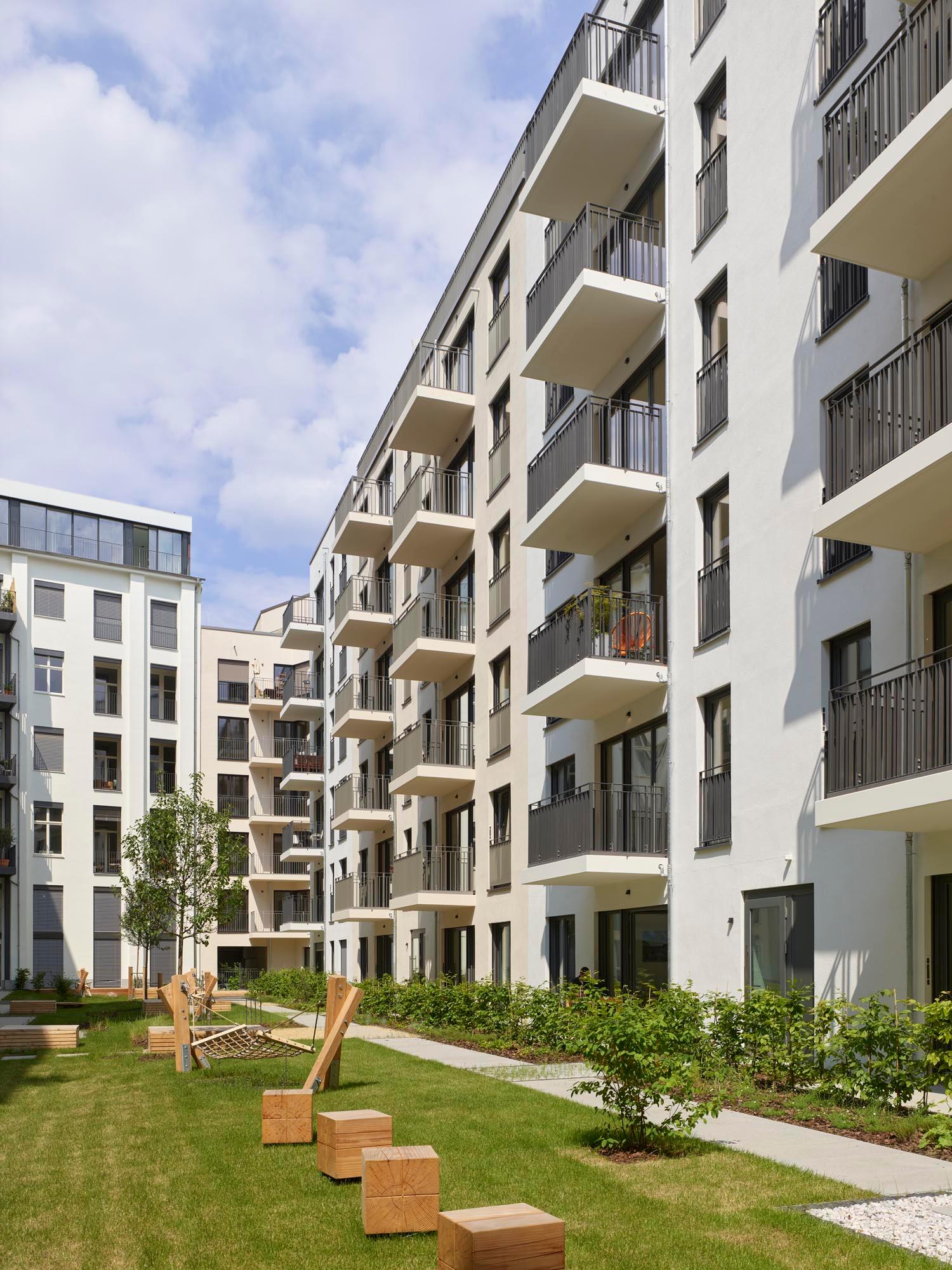 EMBASSY - Living alongside Koellnischer Park, Berlin - image 11