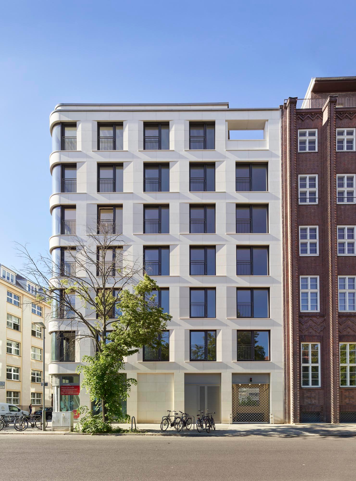 EMBASSY - Living alongside Koellnischer Park, Berlin - image 10