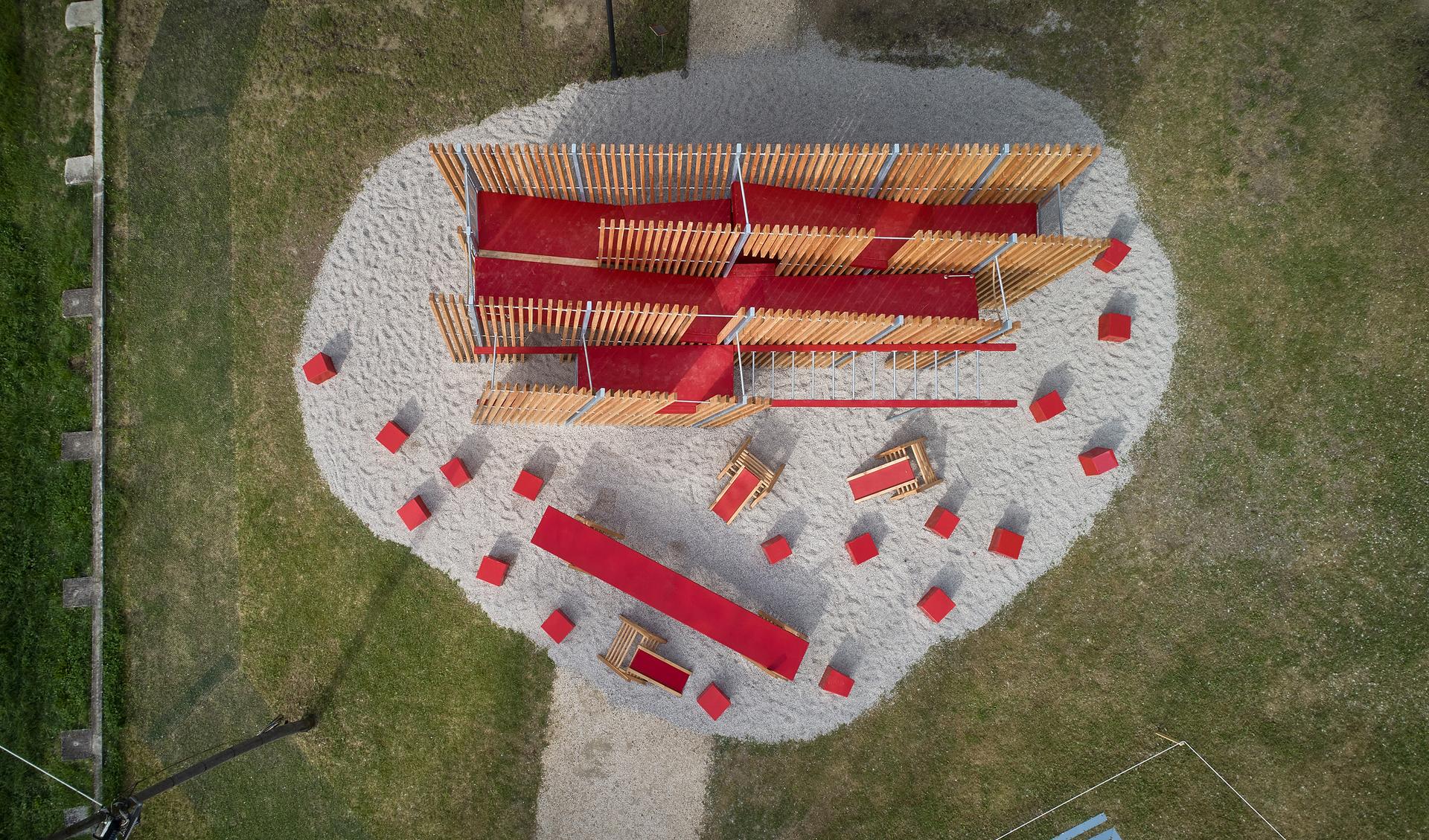 Installation OFF FENCE at the Biennale Architettura 2021