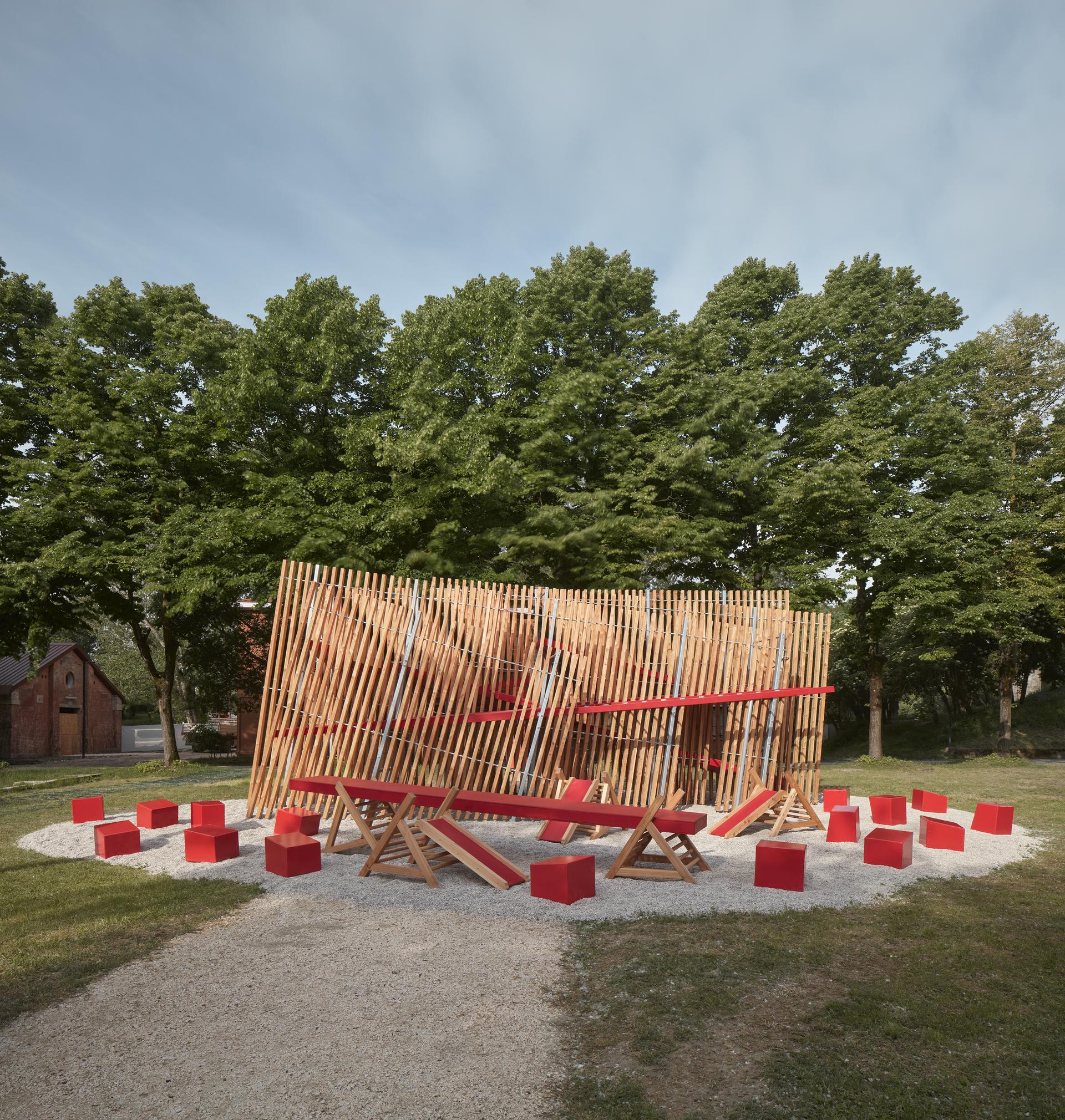 Installation OFF FENCE at the Biennale Architettura 2021 - image 2