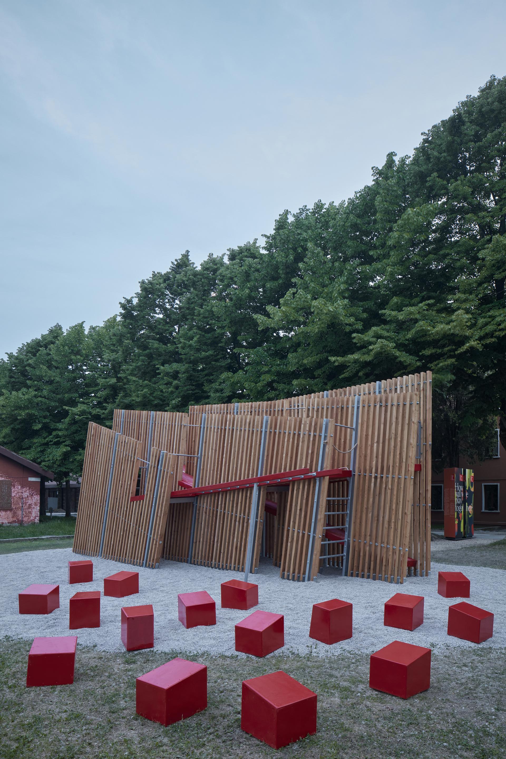 Installation OFF FENCE at the Biennale Architettura 2021 - image 5