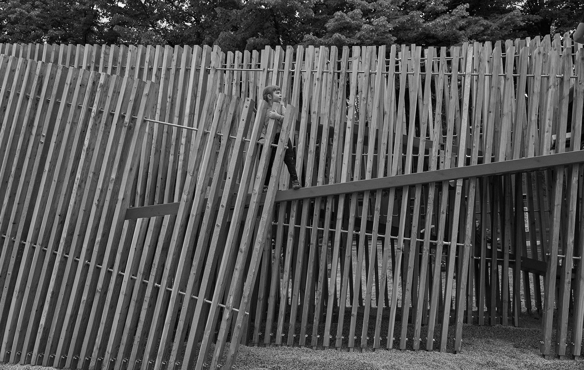 Installation OFF FENCE at the Biennale Architettura 2021 - image 7