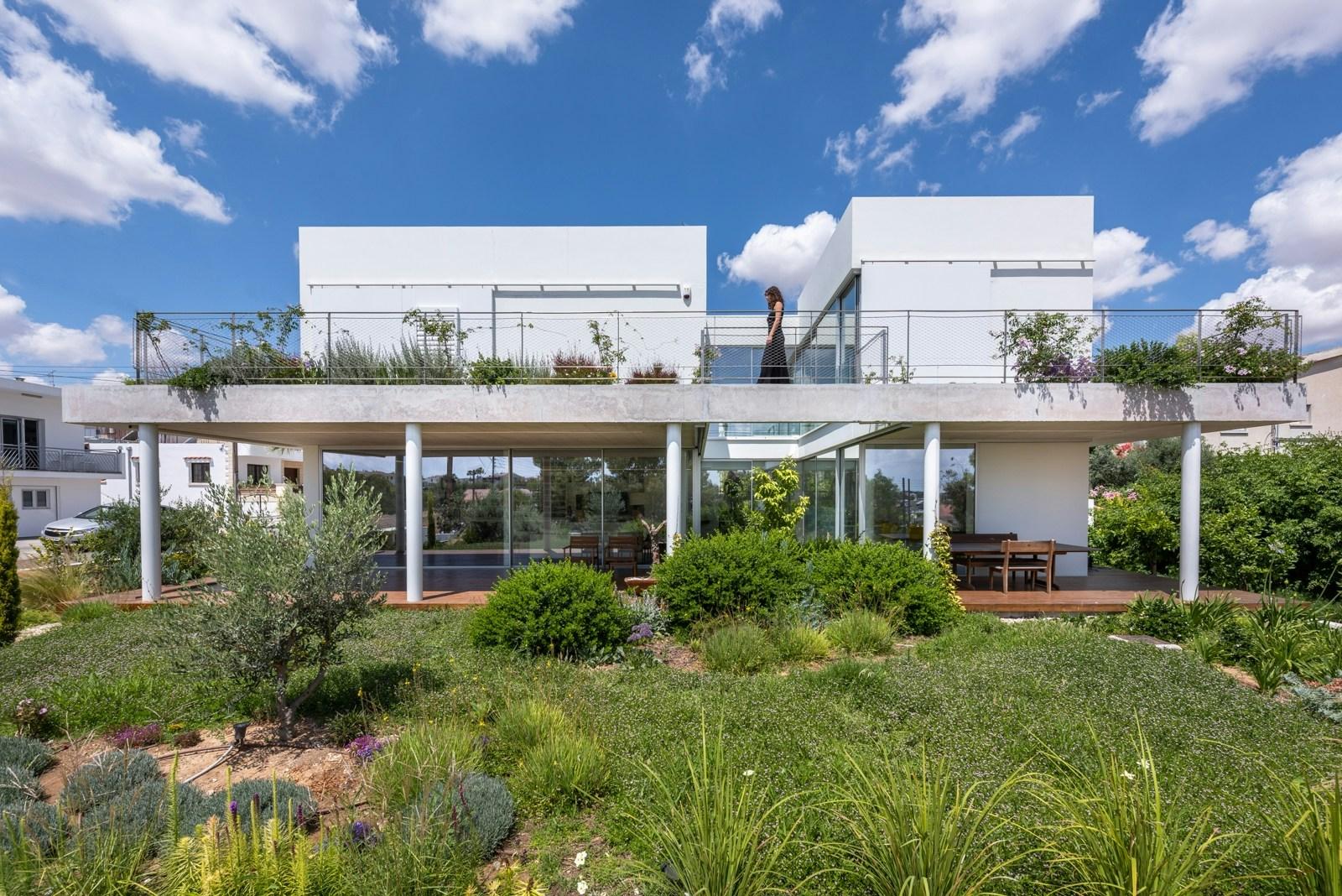 The garden house in the city - image 30