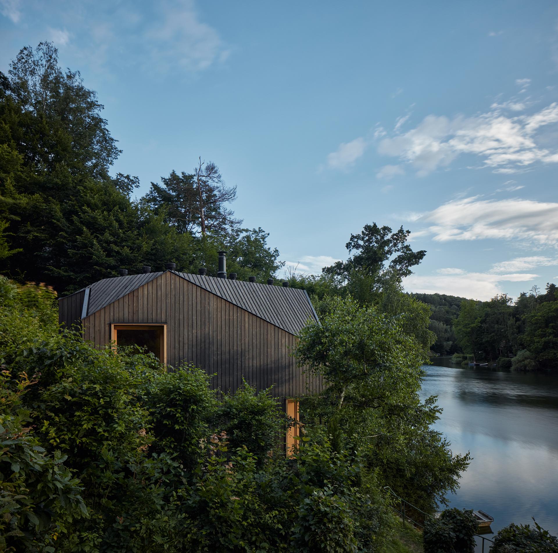Cottage Inspired by a Ship Cabin - image 8