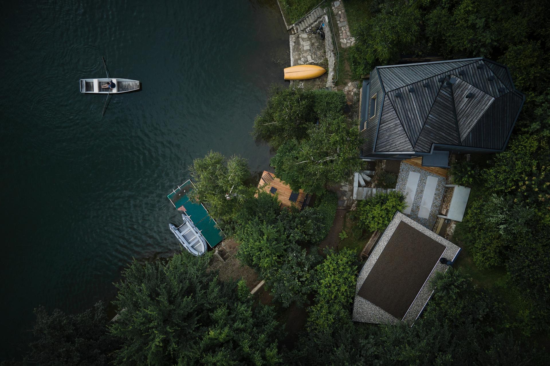 Cottage Inspired by a Ship Cabin - image 2