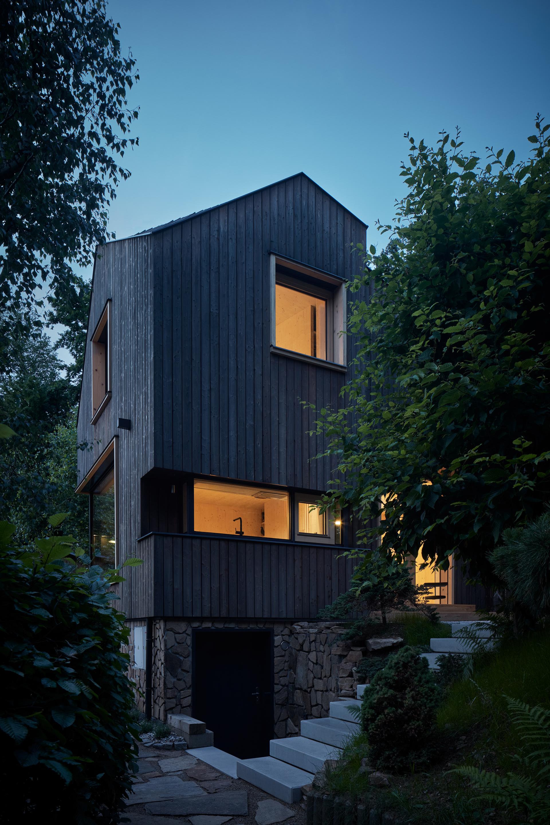 Cottage Inspired by a Ship Cabin - image 14