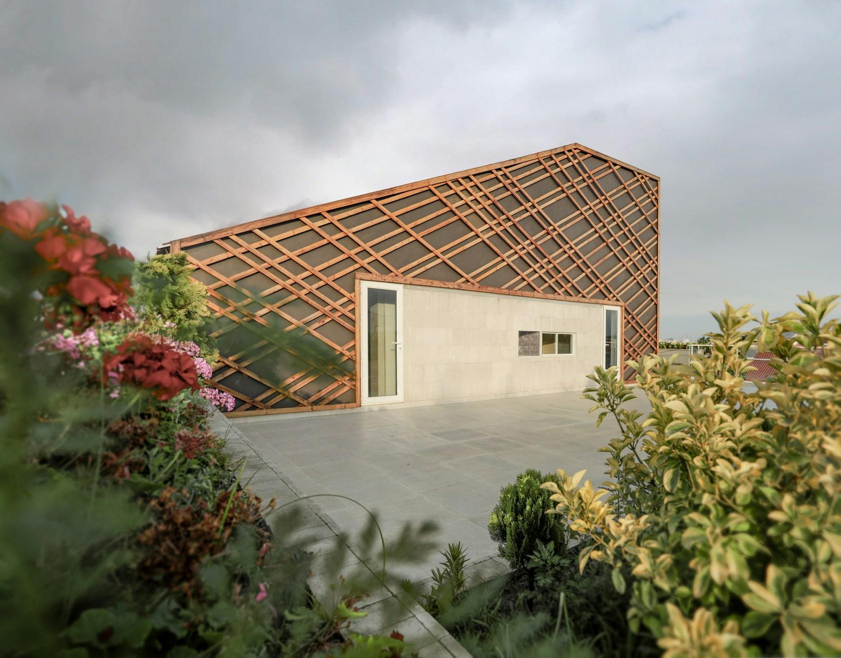An apartment based on vernacular architecture - image 7