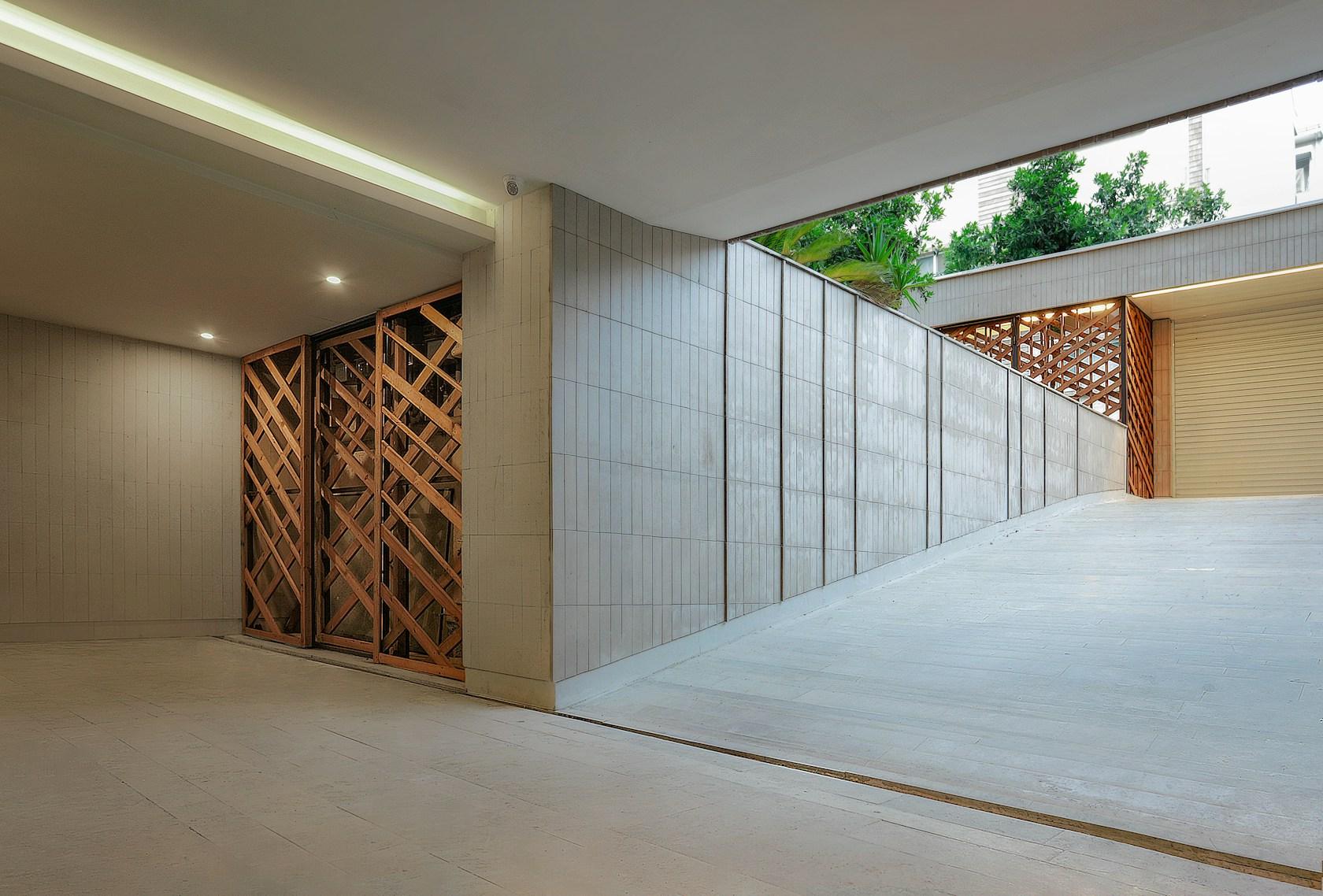 An apartment based on vernacular architecture - image 9