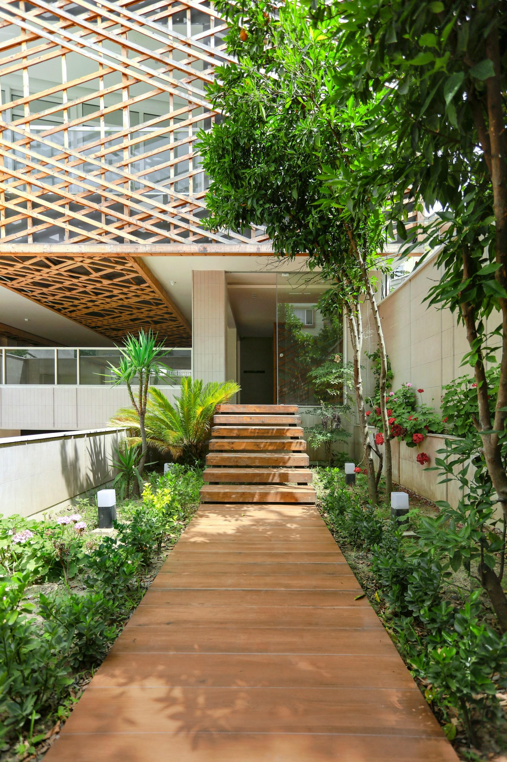 An apartment based on vernacular architecture - image 20