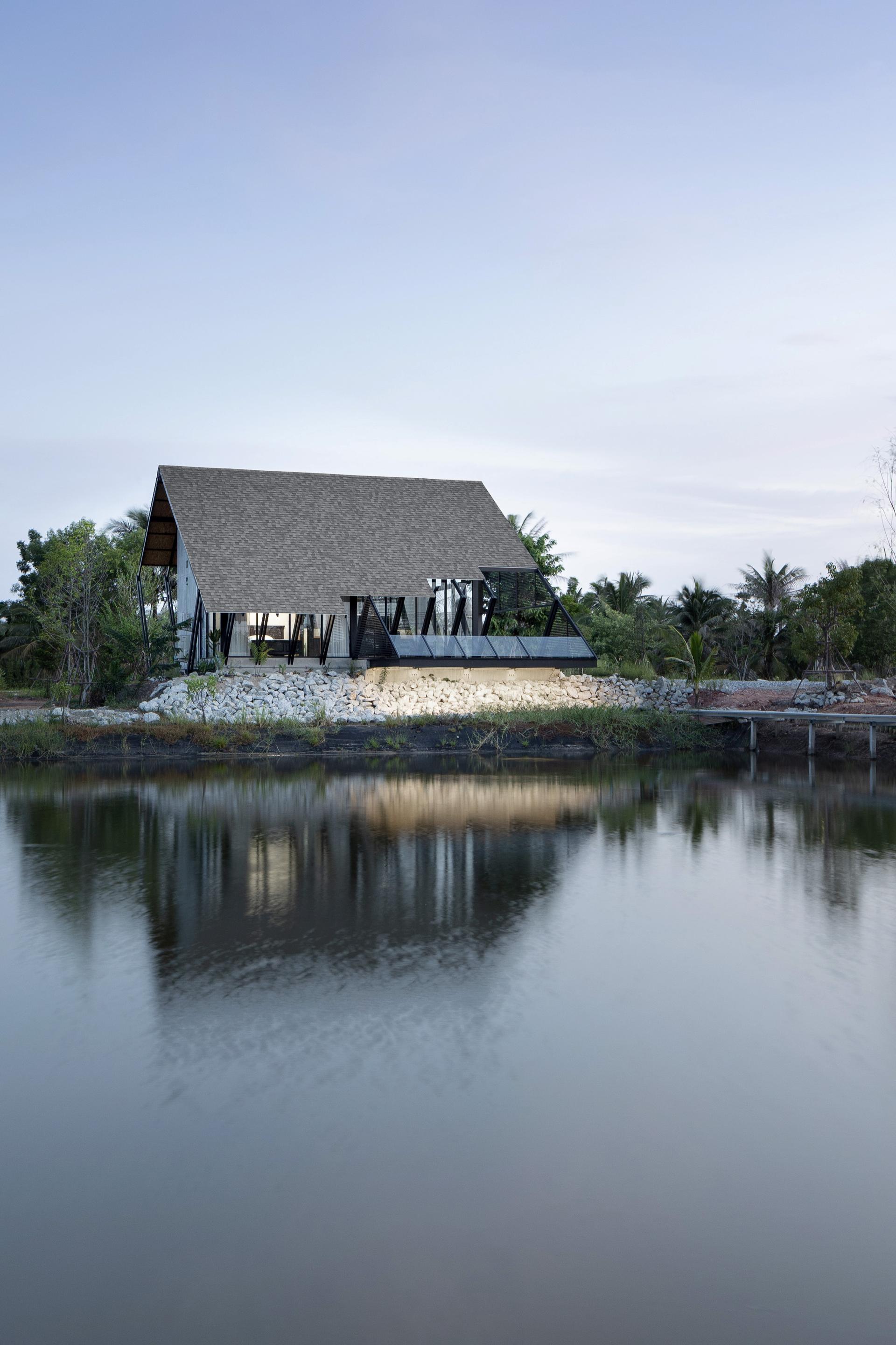 Villa Backyard - image 4