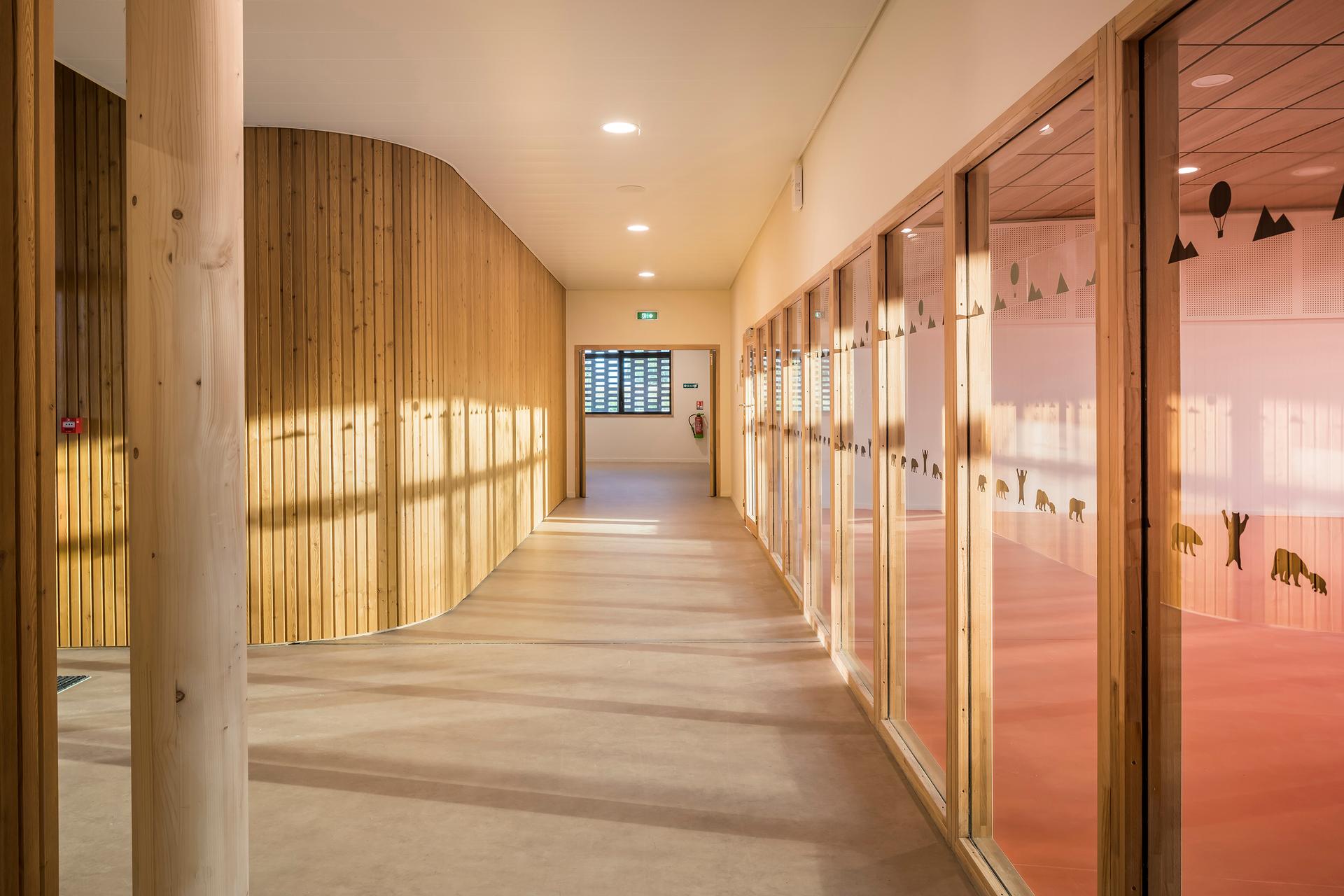 Jean Louis Étienne school - image 7