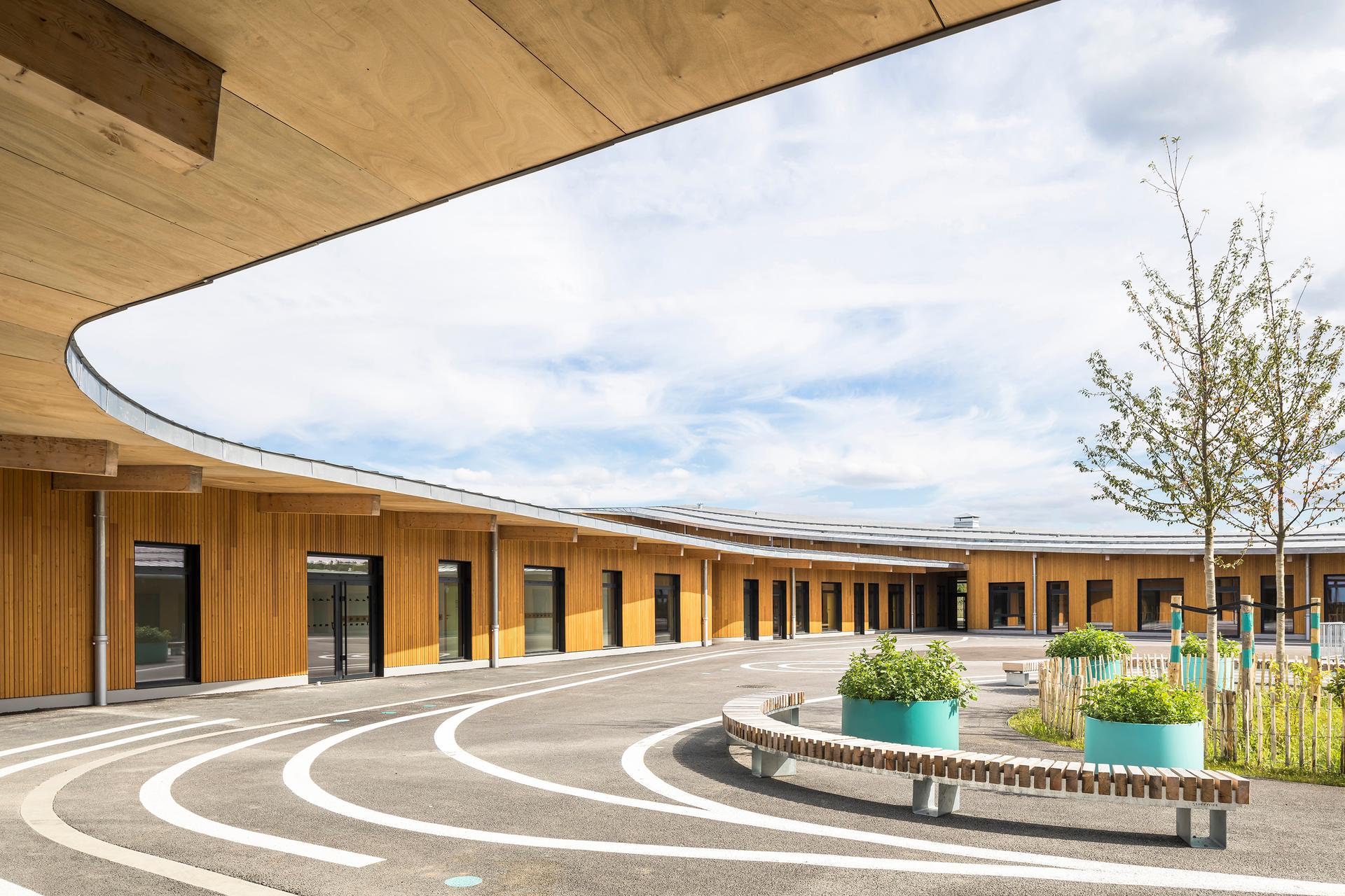 Jean Louis Étienne school - image 8