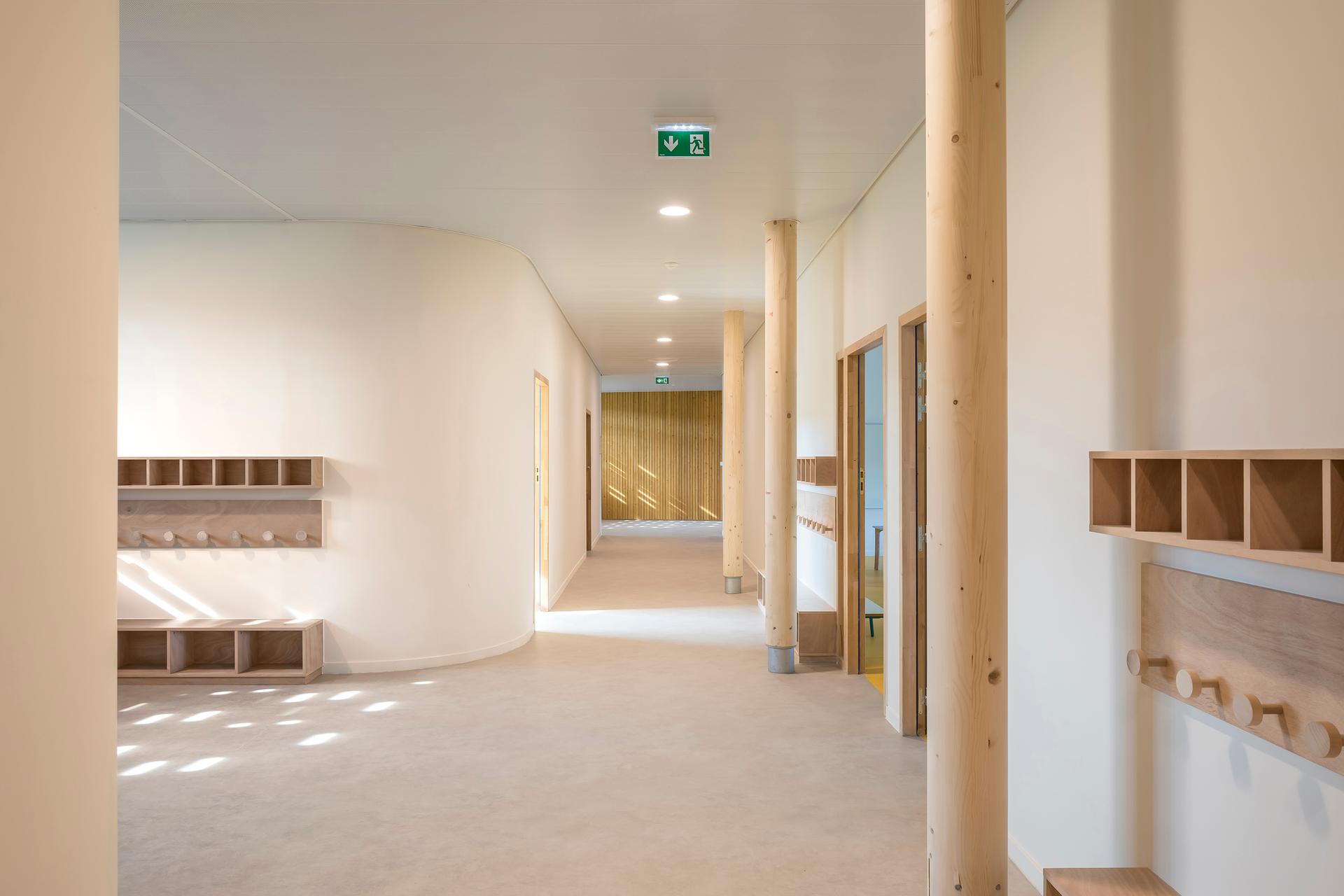 Jean Louis Étienne school - image 11
