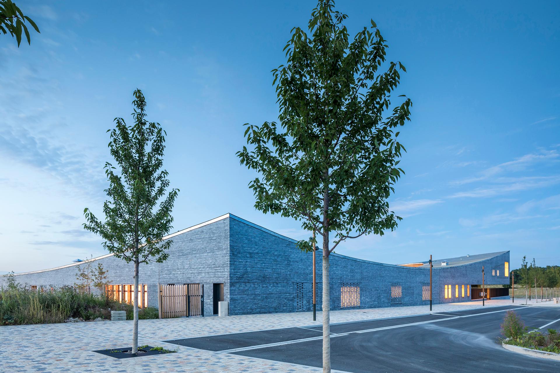 Jean Louis Étienne school - image 14