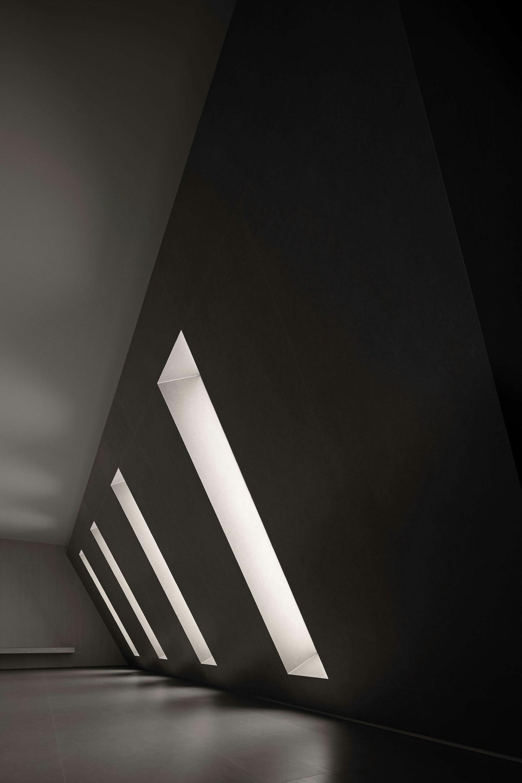 Chasing Light · Overland Headquarters & Showroom - image 34