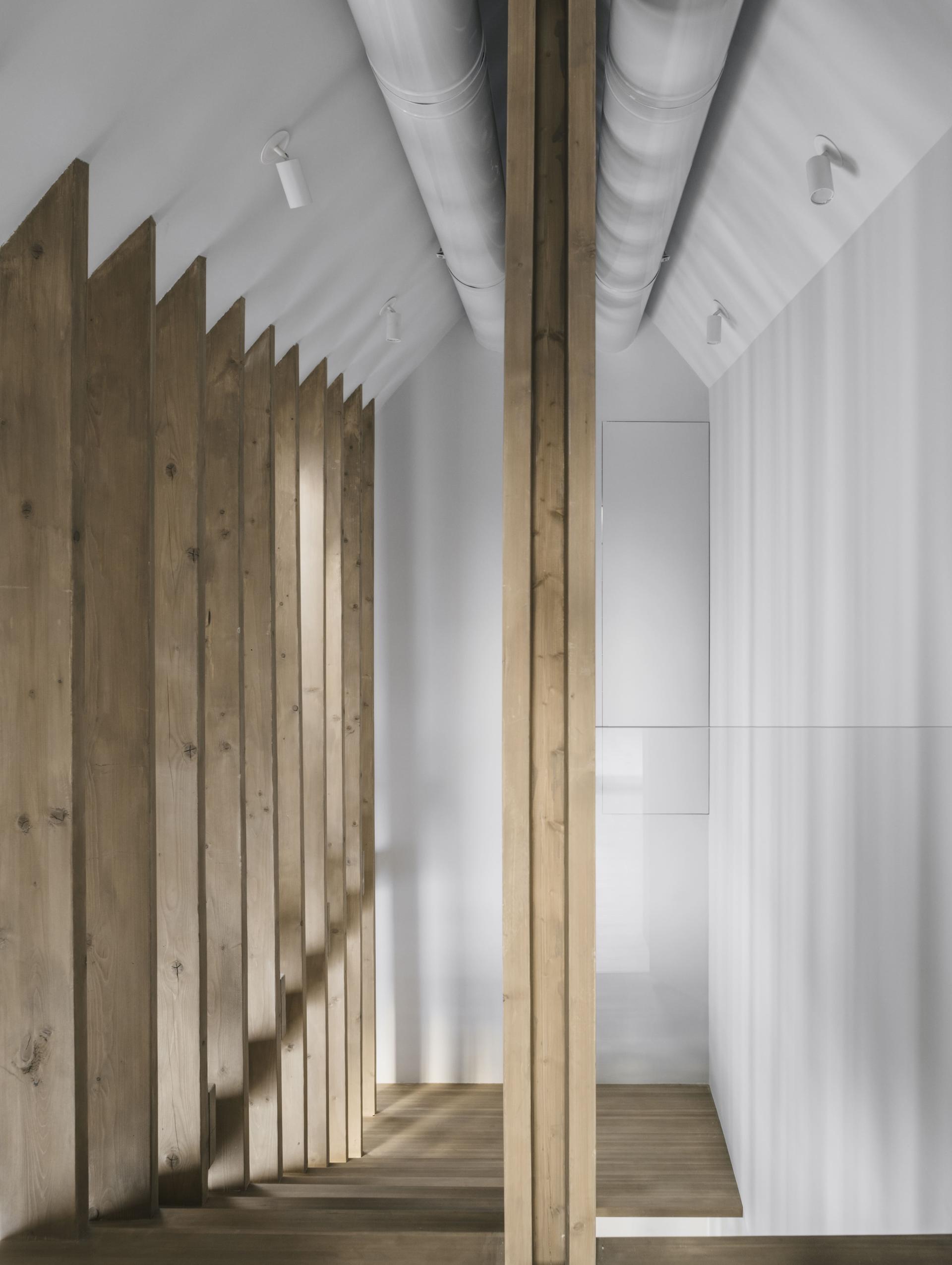 Bracket House - image 23