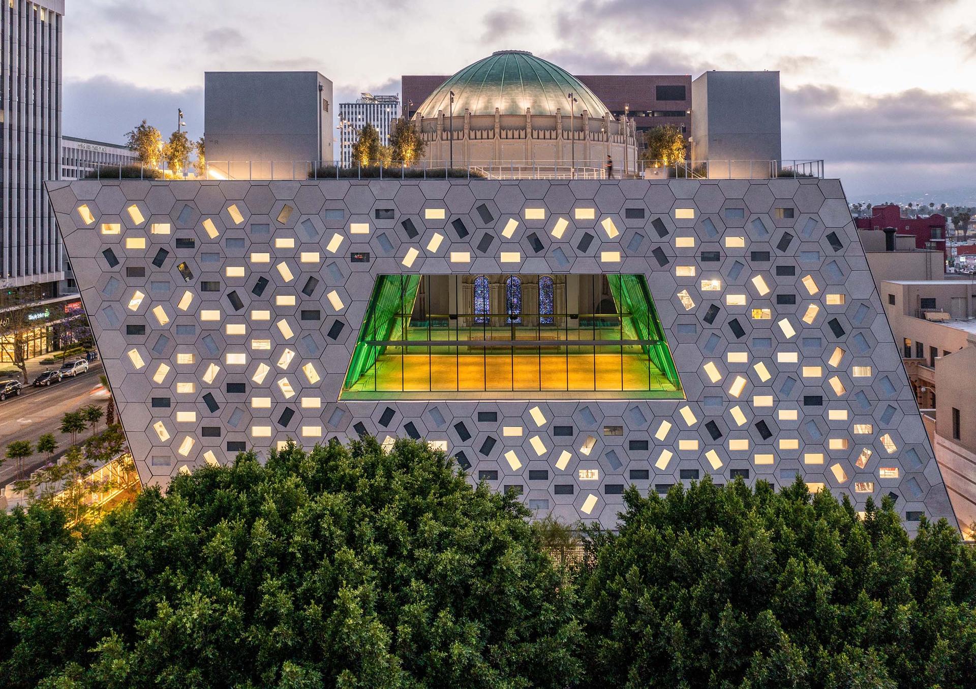 Audrey Irmas Pavilion - image 4