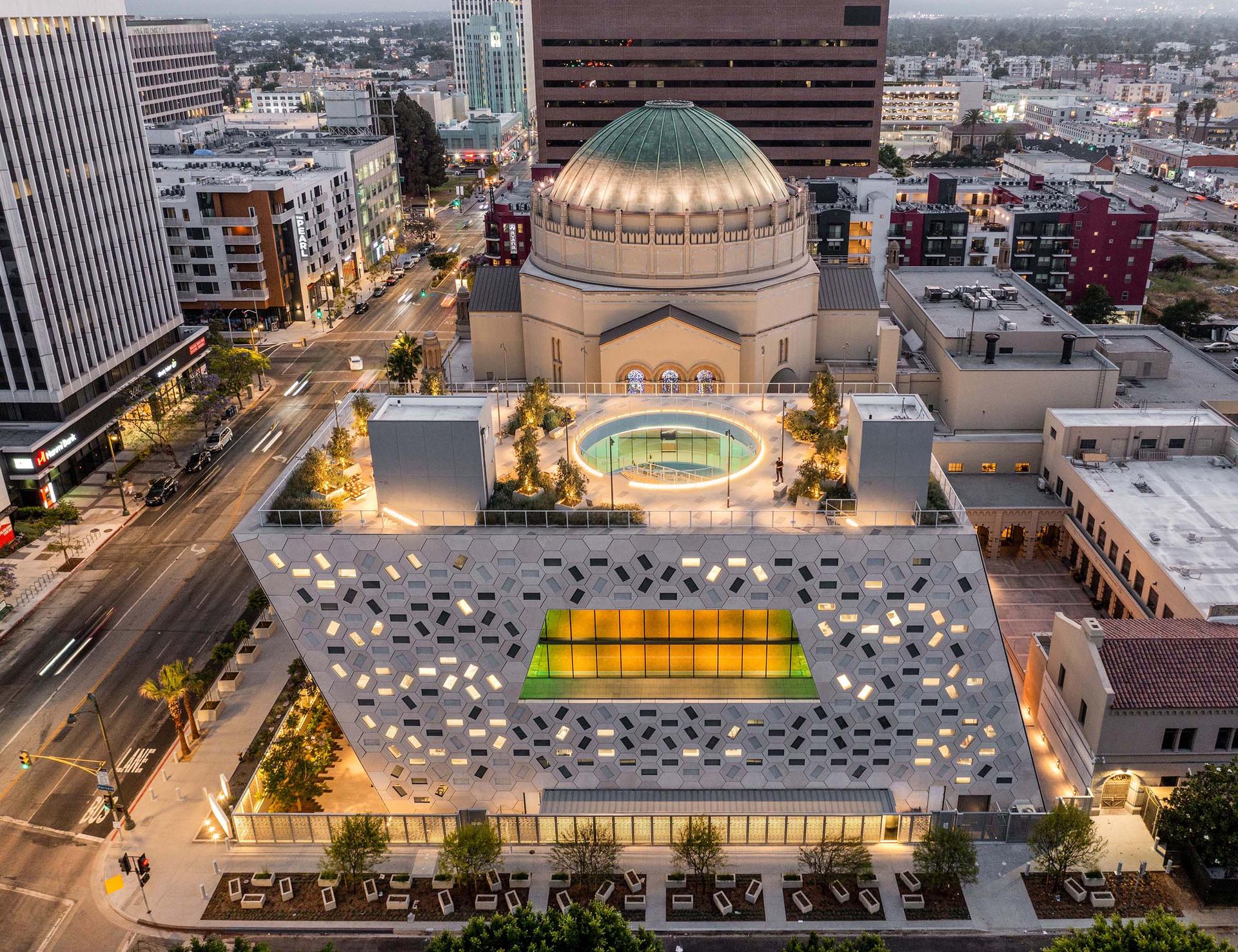 Audrey Irmas Pavilion - image 5