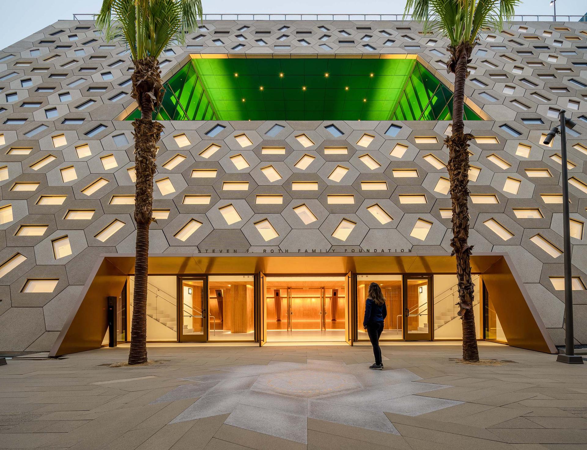 Audrey Irmas Pavilion - image 7
