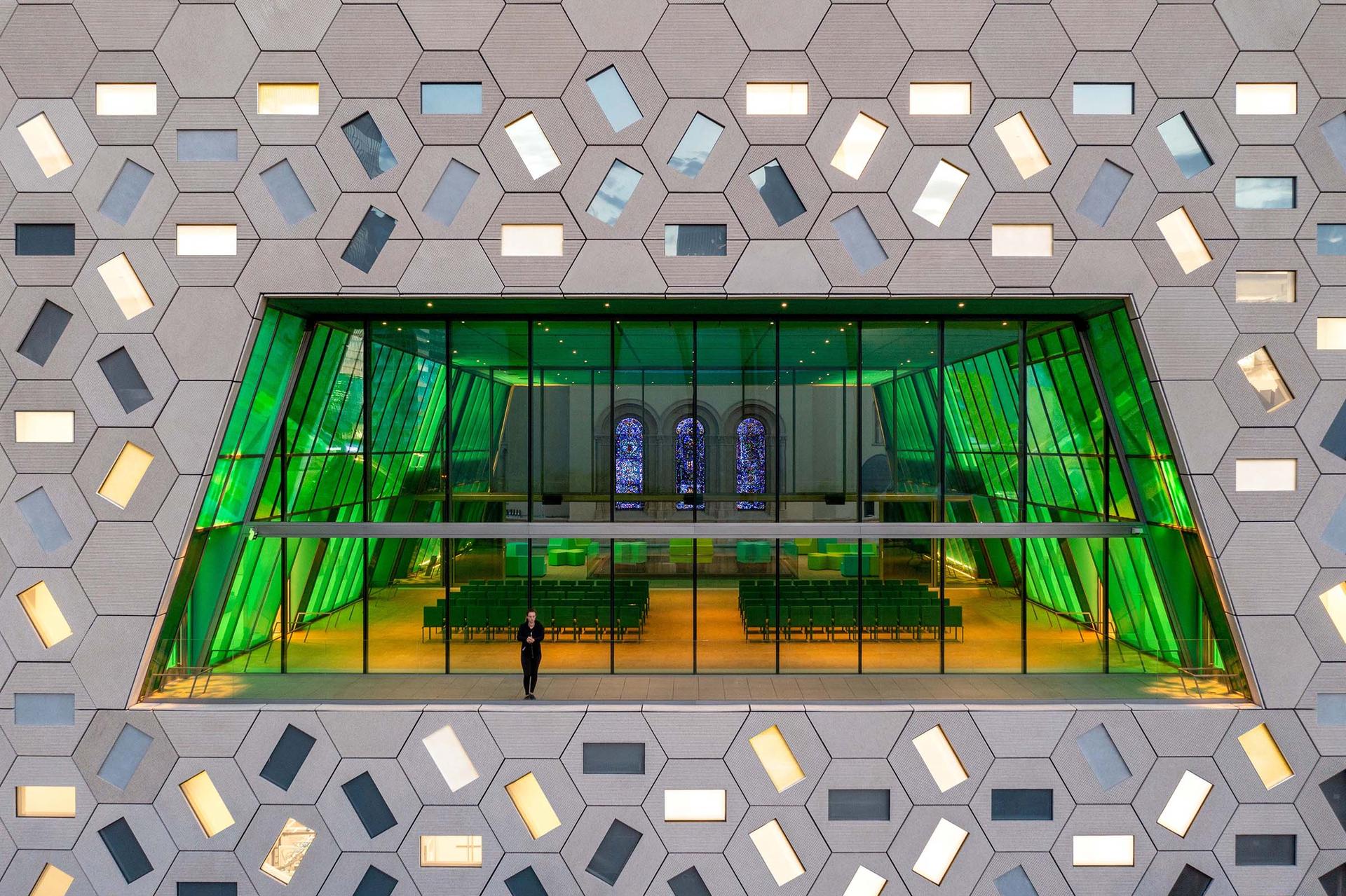 Audrey Irmas Pavilion - image 13