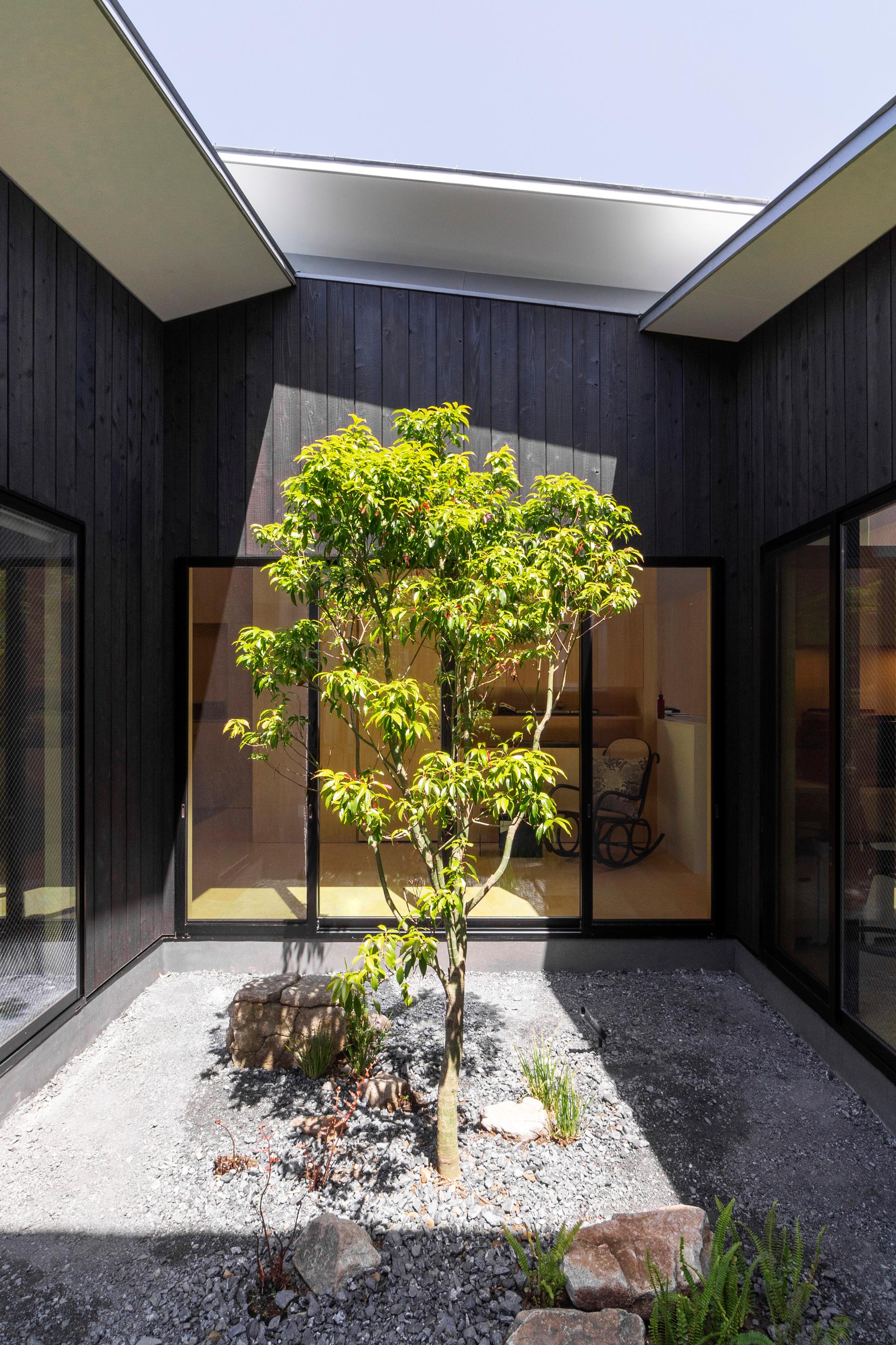 K House - image 9
