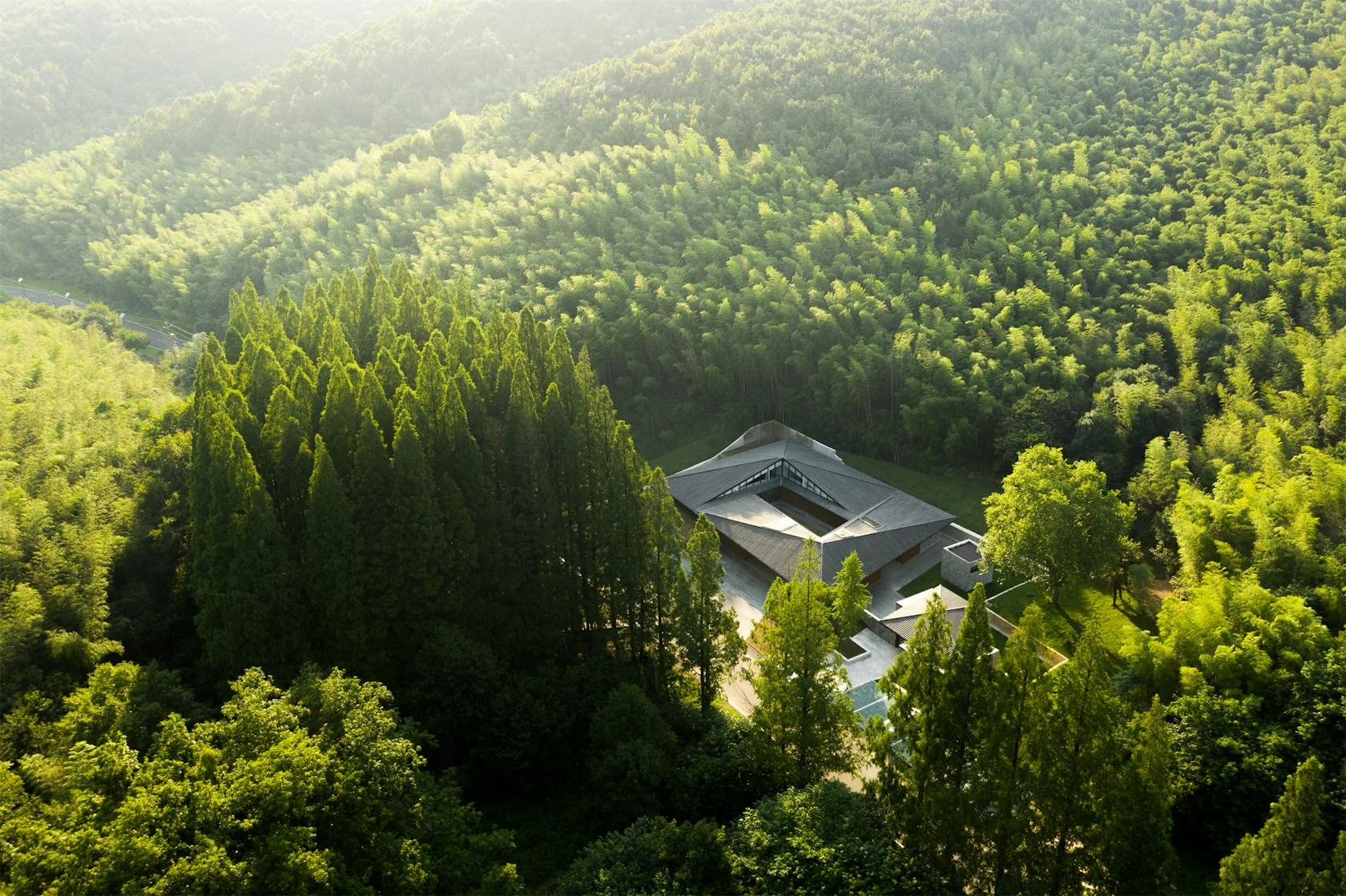 Wuxiang Mountain Qiu Hu Station