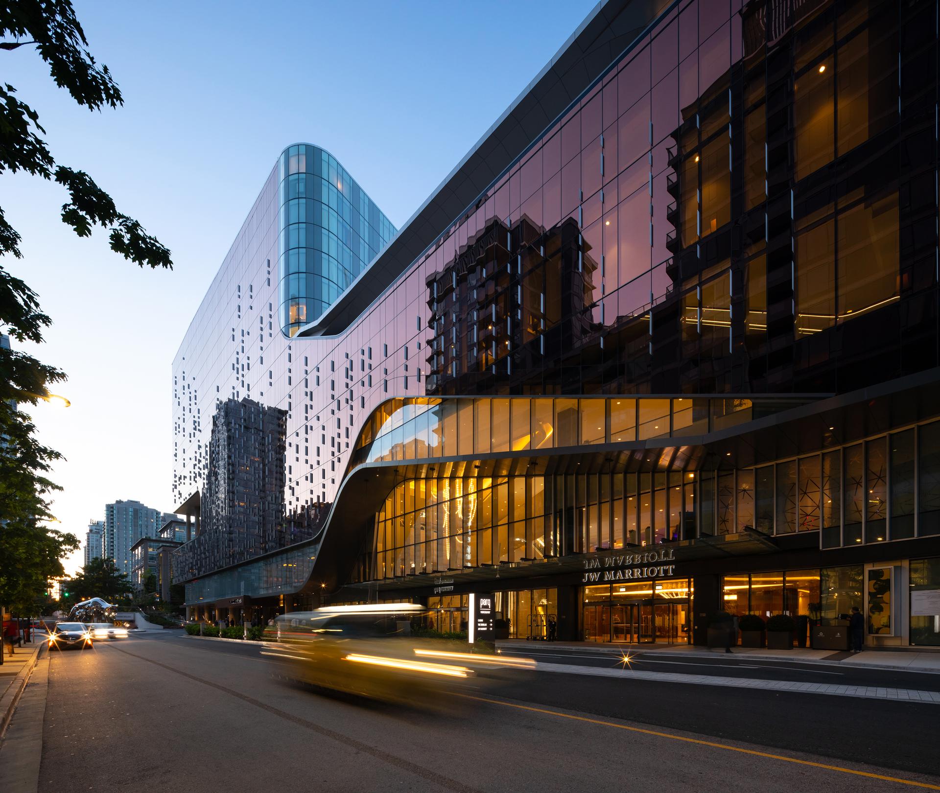 Parq Vancouver - image 11