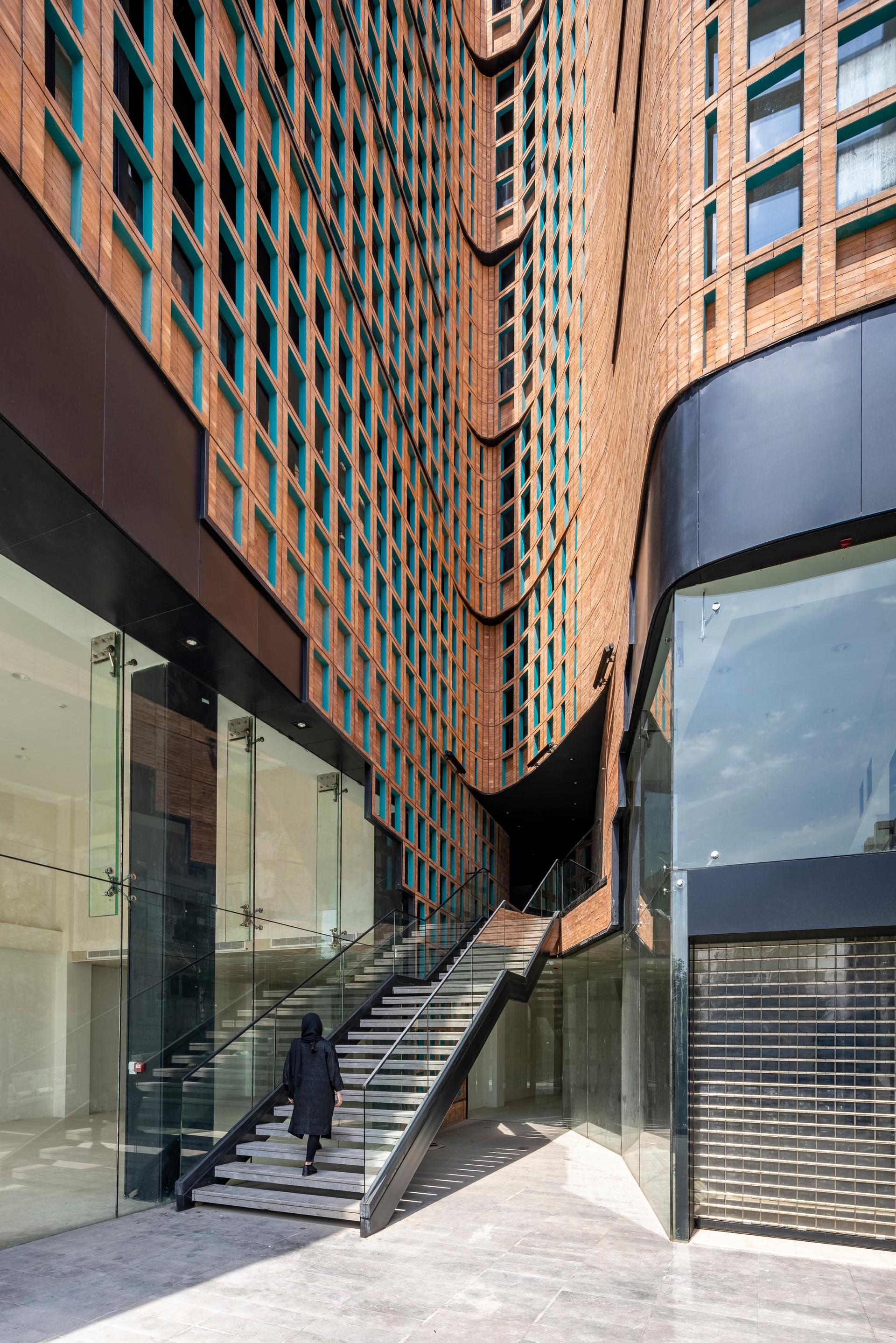 Hitra Office & Commercial Building - image 3