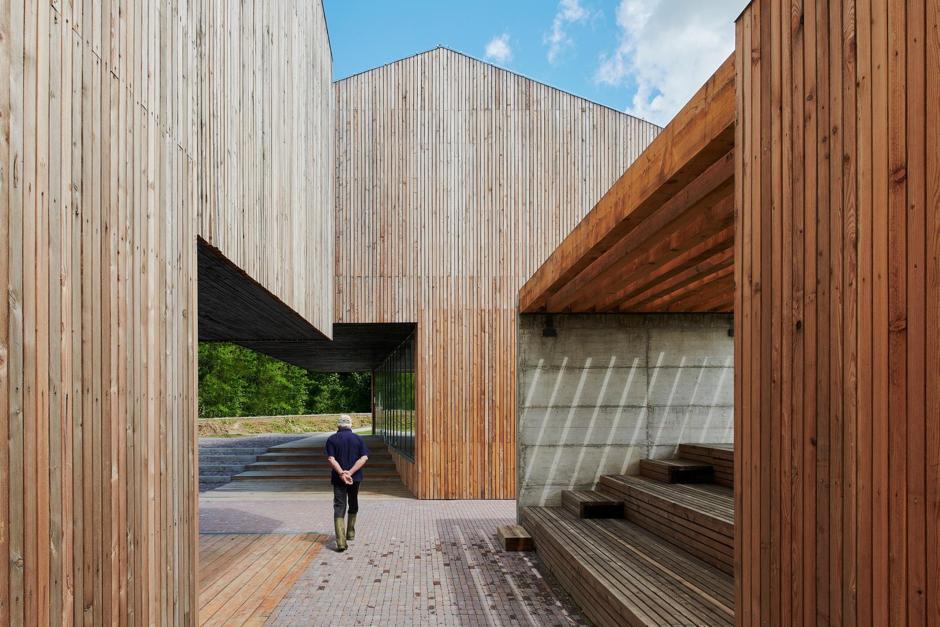Visitor Centre and Remote Wildlife Observatories in the Lonja Field - image 5