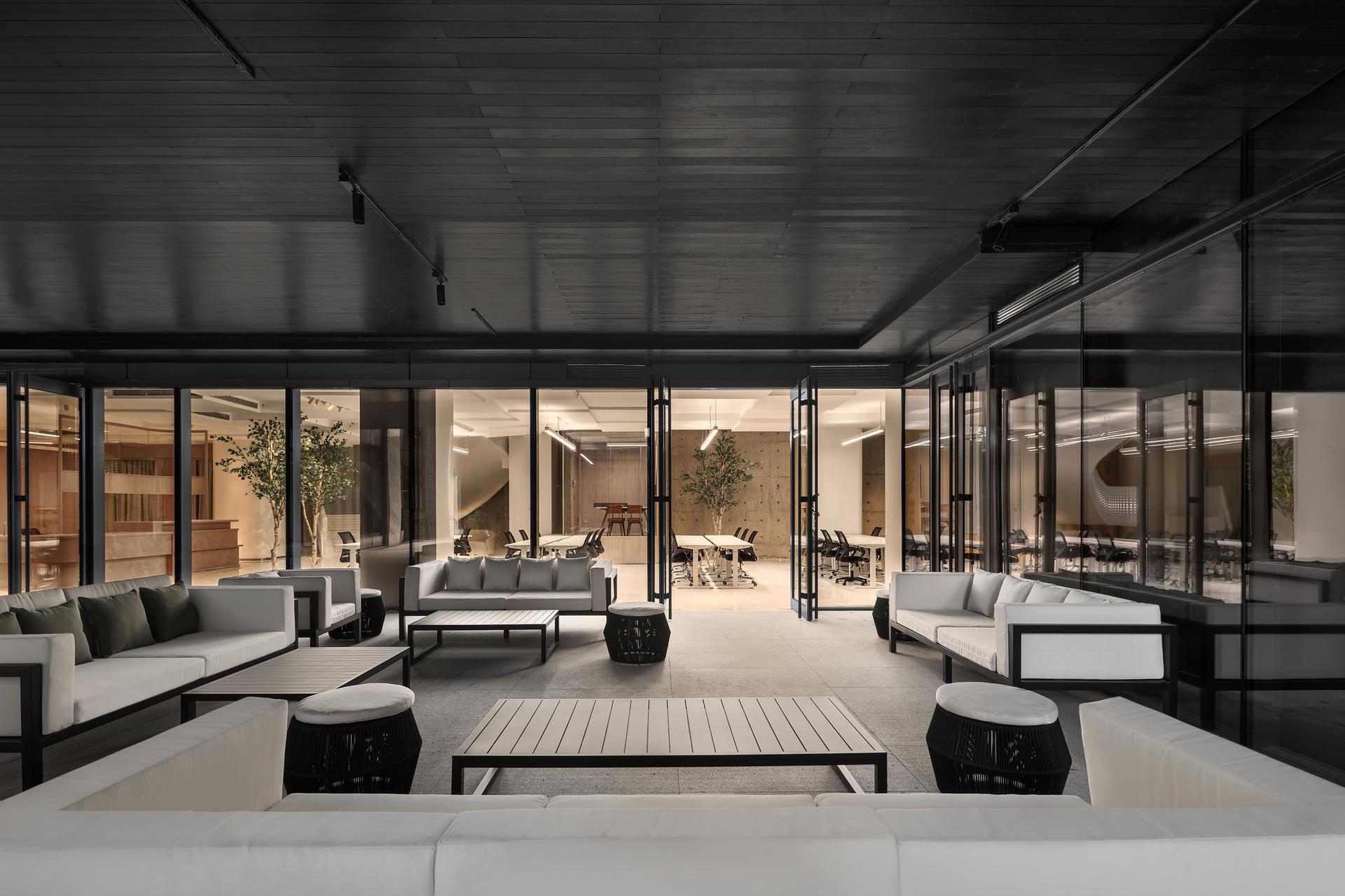 Fintech Office - image 8