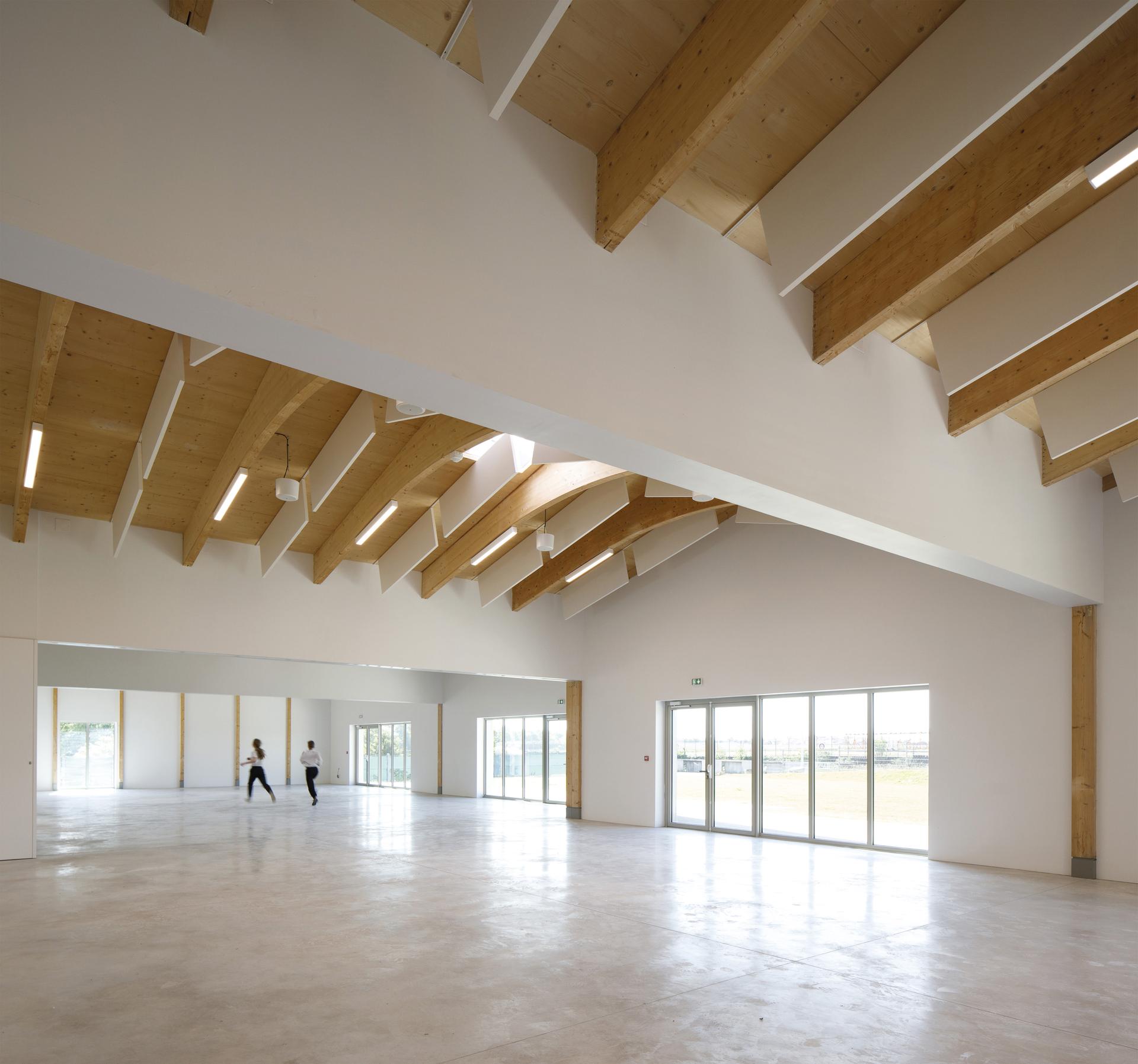 Community Center in Orly - image 4