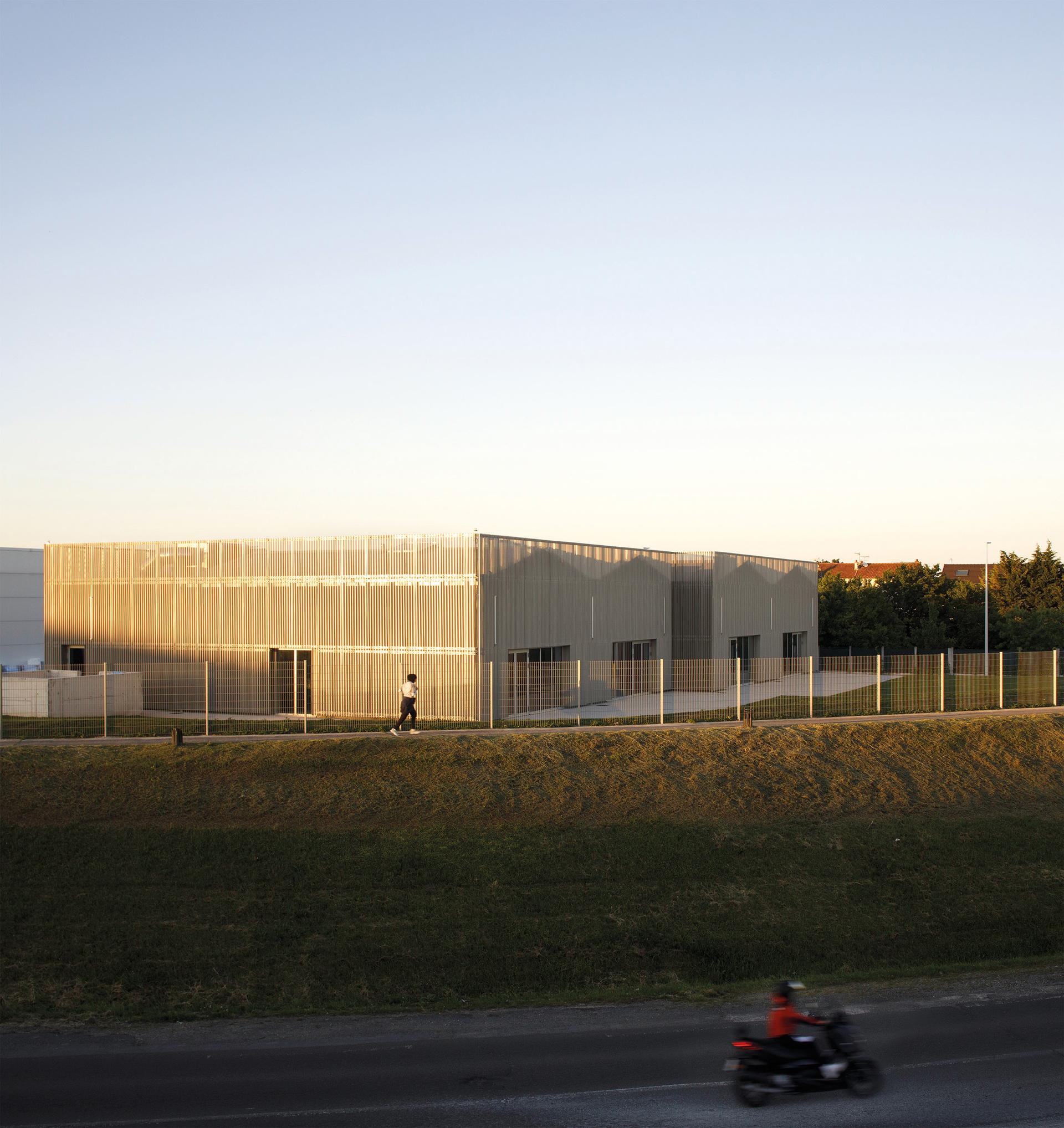 Community Center in Orly - image 6